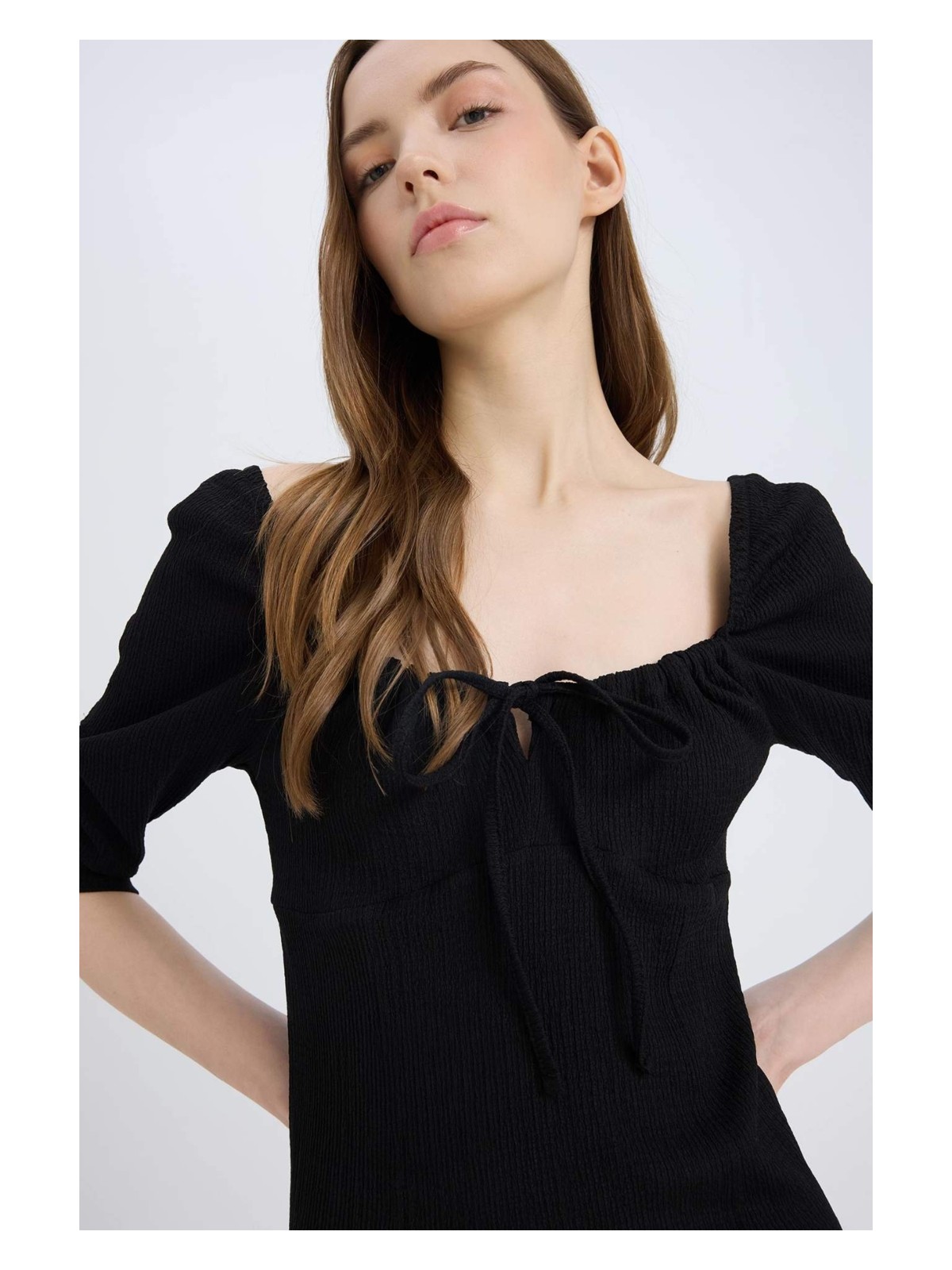 DeFacto Bodycon Vücudu Saran Kare Yaka Yırtmaçlı Basic Bürümcük Yarım Kol Siyah Midi Elbise E0885AX25SP - Görsel 3