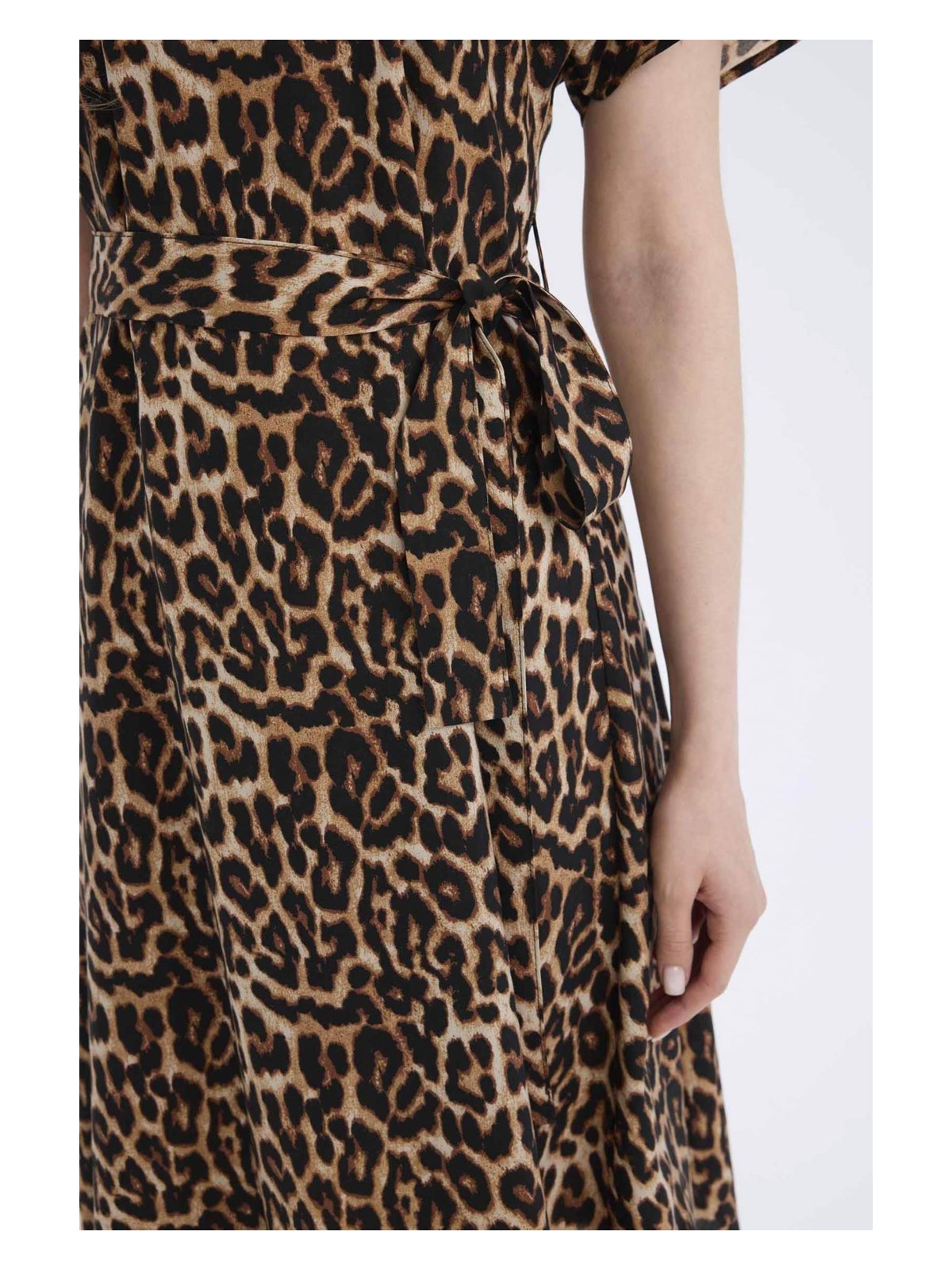 DeFacto Regular Fit Bisiklet Yaka Leopar Desenli Kuşaklı Kısa Kollu Midi Elbise E7113AX25SP - Görsel 4