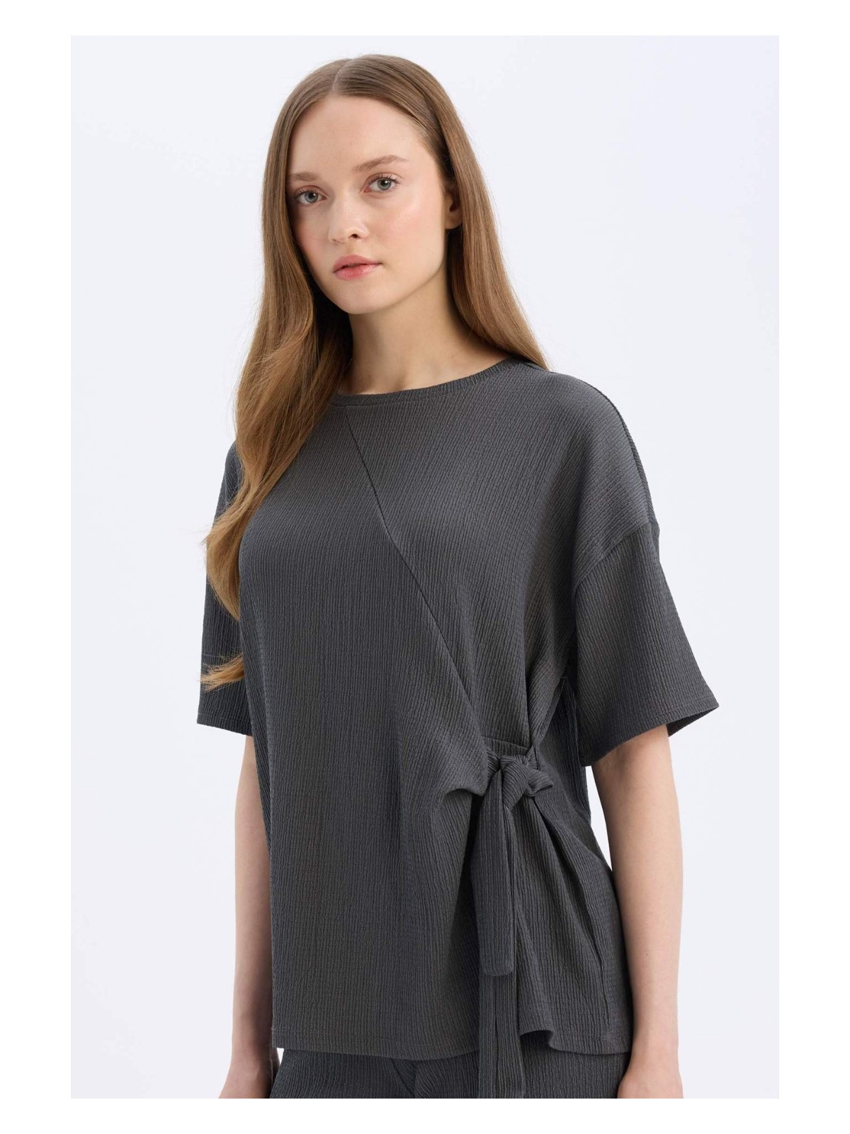 DeFacto Relax Fit Bisiklet Yaka Basic Düz Bürümcük Kısa Kollu Tişört D5446AX25SP - Görsel 3