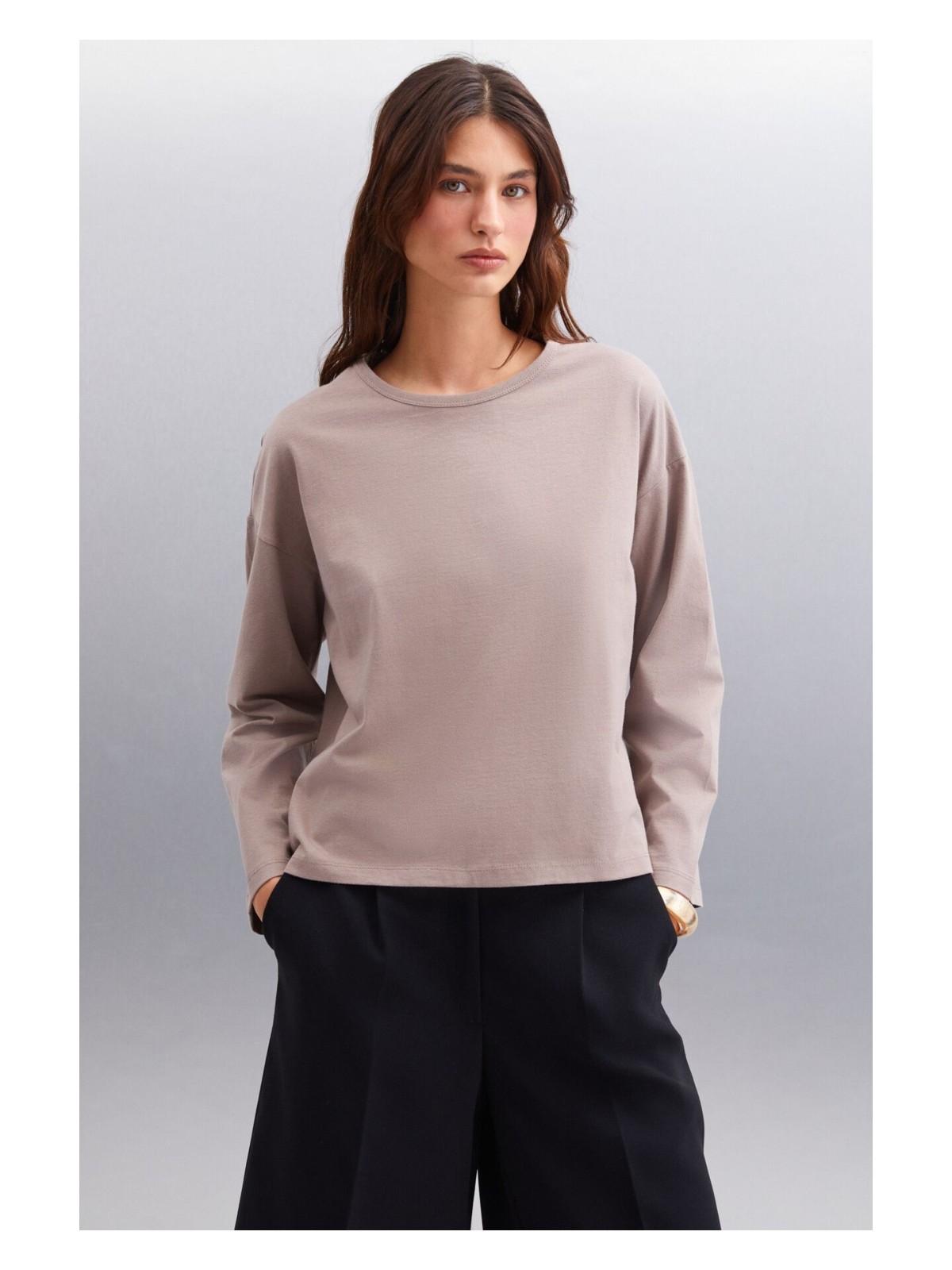 Grimelange Basıl Kadın Oversize %100 Organik Pamuk Örme Uzun Kol Vizon T-shirt