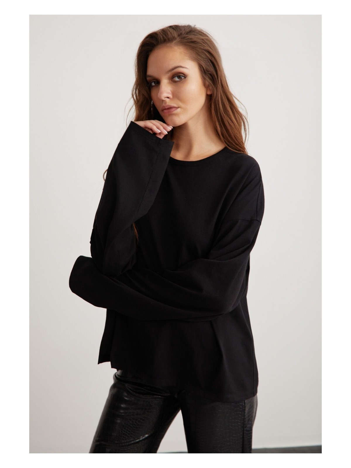 Grimelange Basıl Kadın %100 Pamuk Bisiklet Yaka Oversize Fit Uzun Kollu Siyah T-shirt