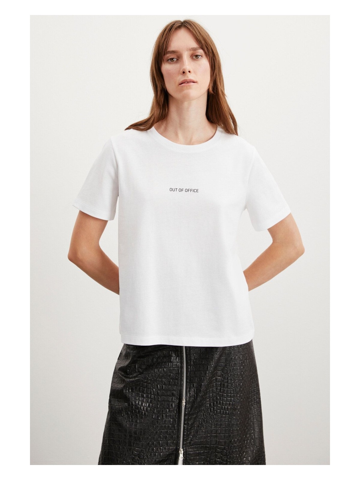 Grimelange Glenda Kadın Nakış Işlemeli Regular Fit %100 Organik Pamuklu Örme Bisiket Yakalı Beyaz T-shirt