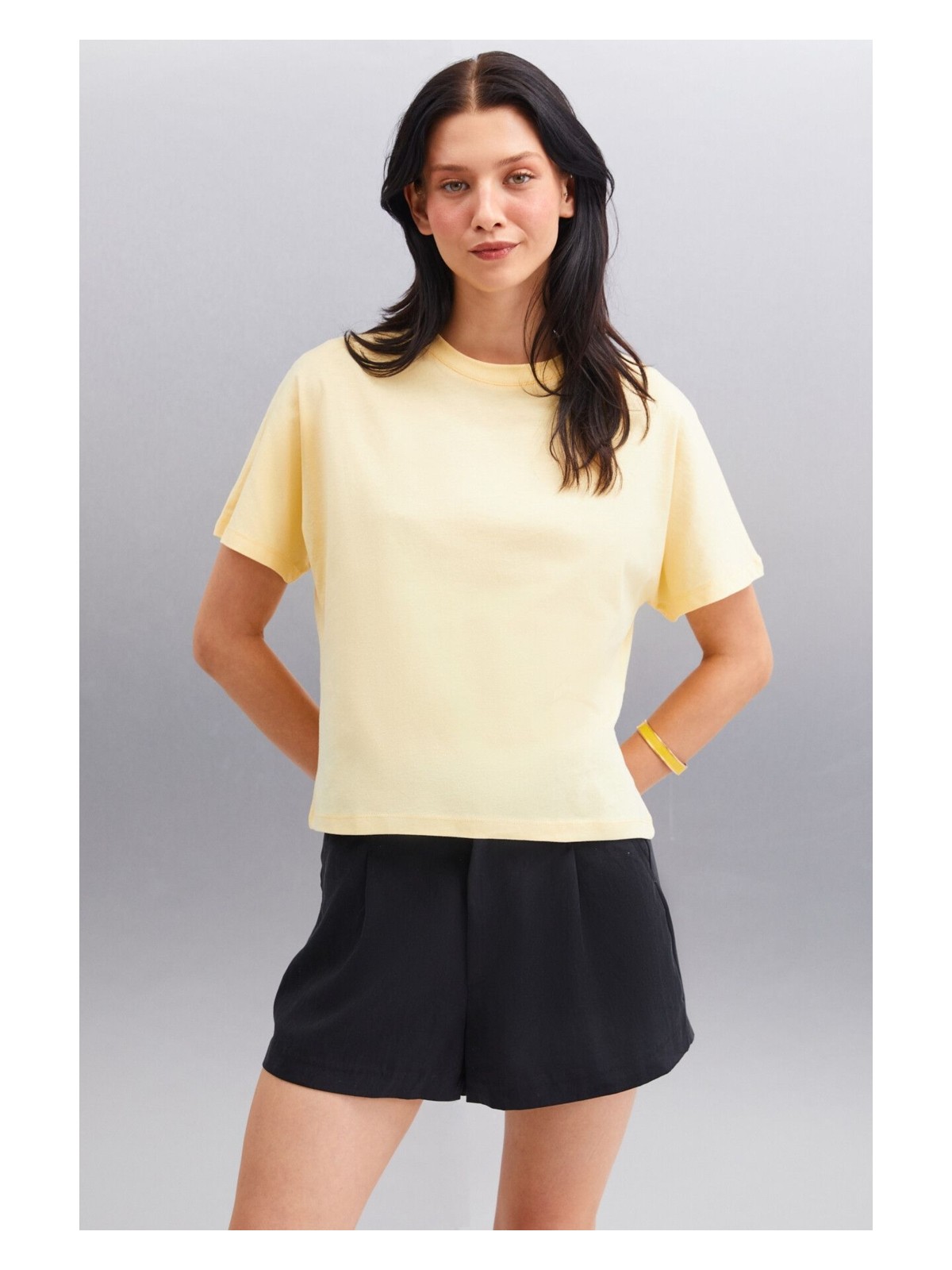 Grimelange Lottie Kadın Regular Kalıp Bisiklet Yaka %100 Pamuk Kısa Kollu Beyaz T-shirt - Görsel 3