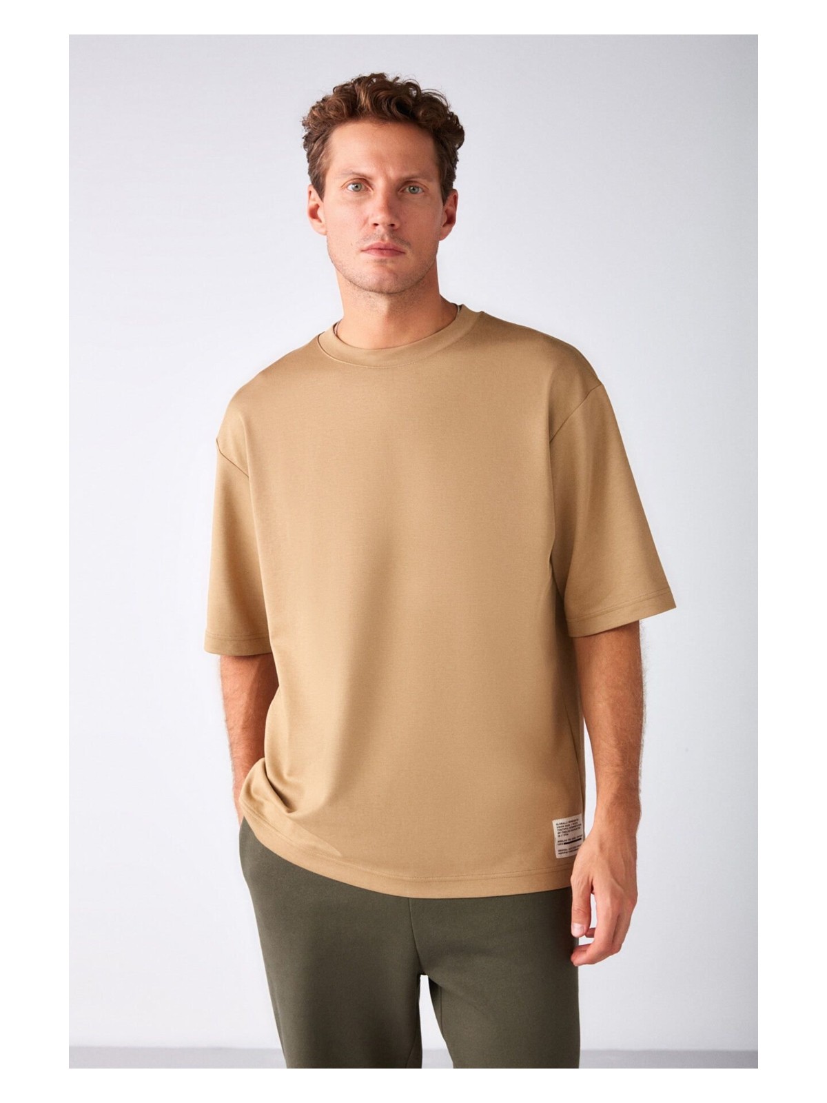 Grimelange Joel Erkek %100 Organik Pamuklu Kalın Kumaşlı Özel Dokulu Etiket Detaylı Oversize Haki T-Shirt - Görsel 5