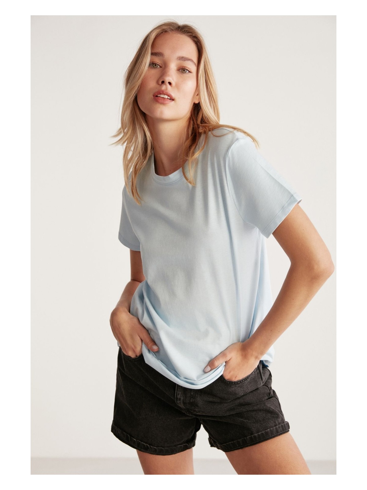 Grimelange Samantha Kadın %100 Organik Pamuklu Comfort Fit Arkası Uzun Basic Örme Açık Mavi T-shirt