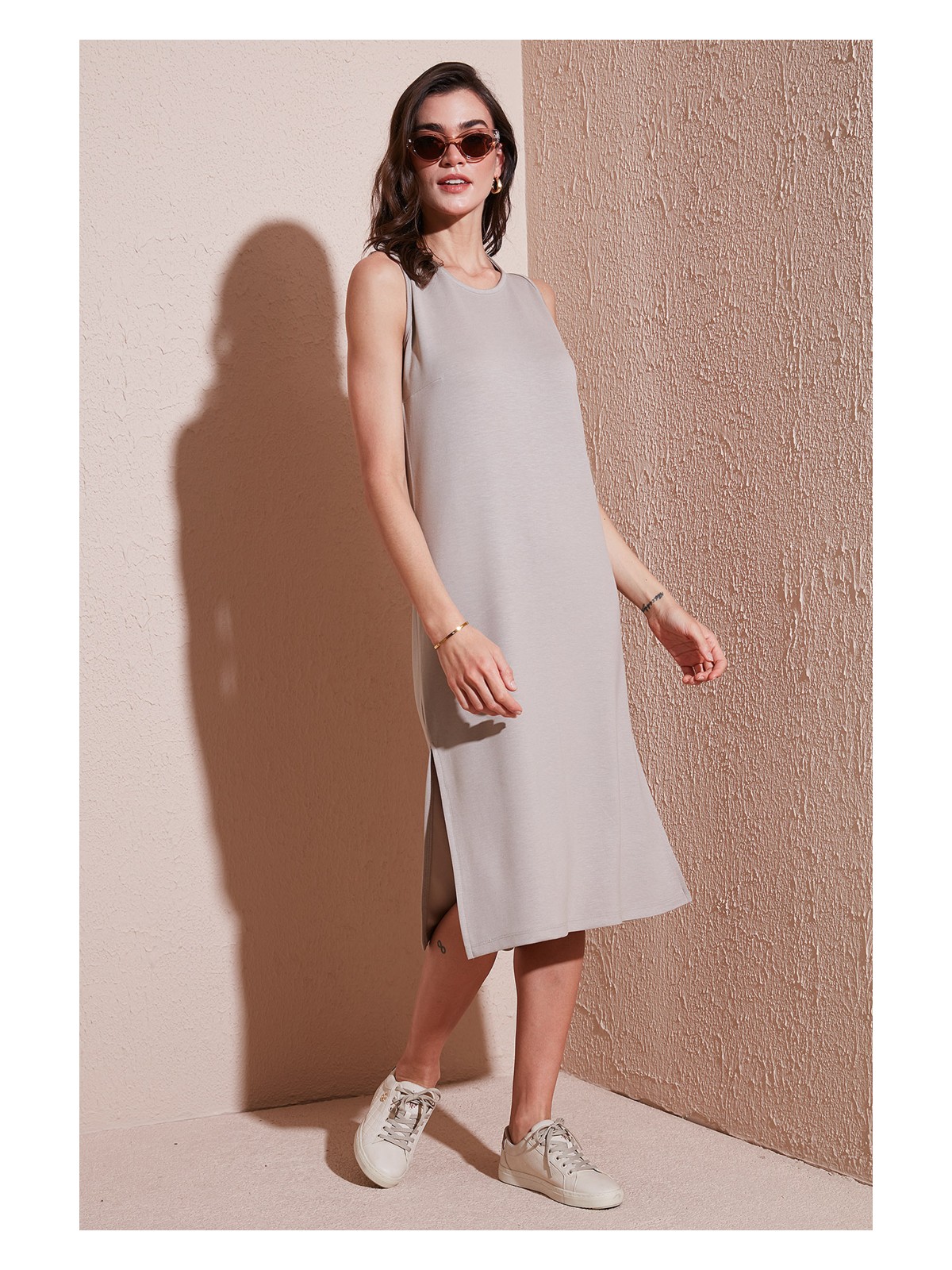 Lela Regular Fit Bisiklet Yaka Yırtmaç Detaylı Basic Midi Elbise Bayan Elbise 5866160
