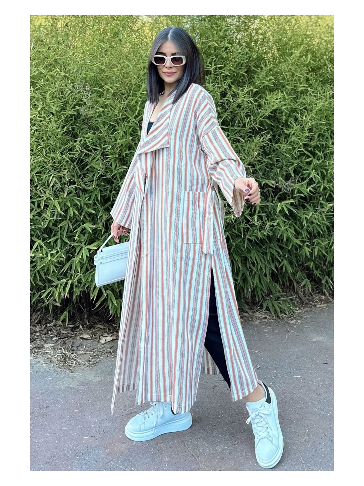 New Laviva Kadın Pudra & Bej Çizgili Kruvaze Yaka, Kemerli, Salaş Kesim, Yırtmaçlı, Çizgili, Uzun Trençkot - Görsel 3