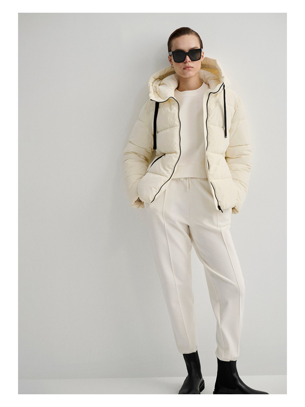 Mavi Kapüşonlu Ekru Şişme Mont 1110043-83043