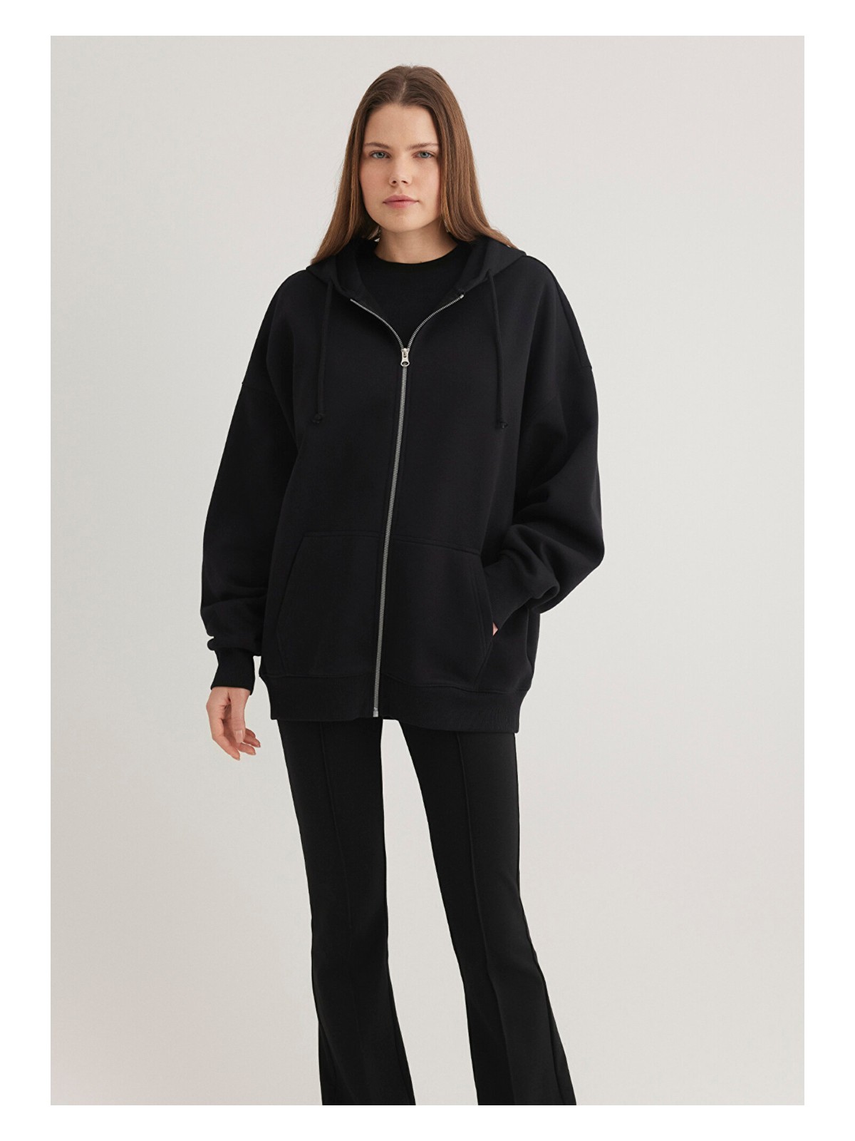 Mavi Kapüşonlu Fermuarlı Siyah Sweatshirt 1610221-900