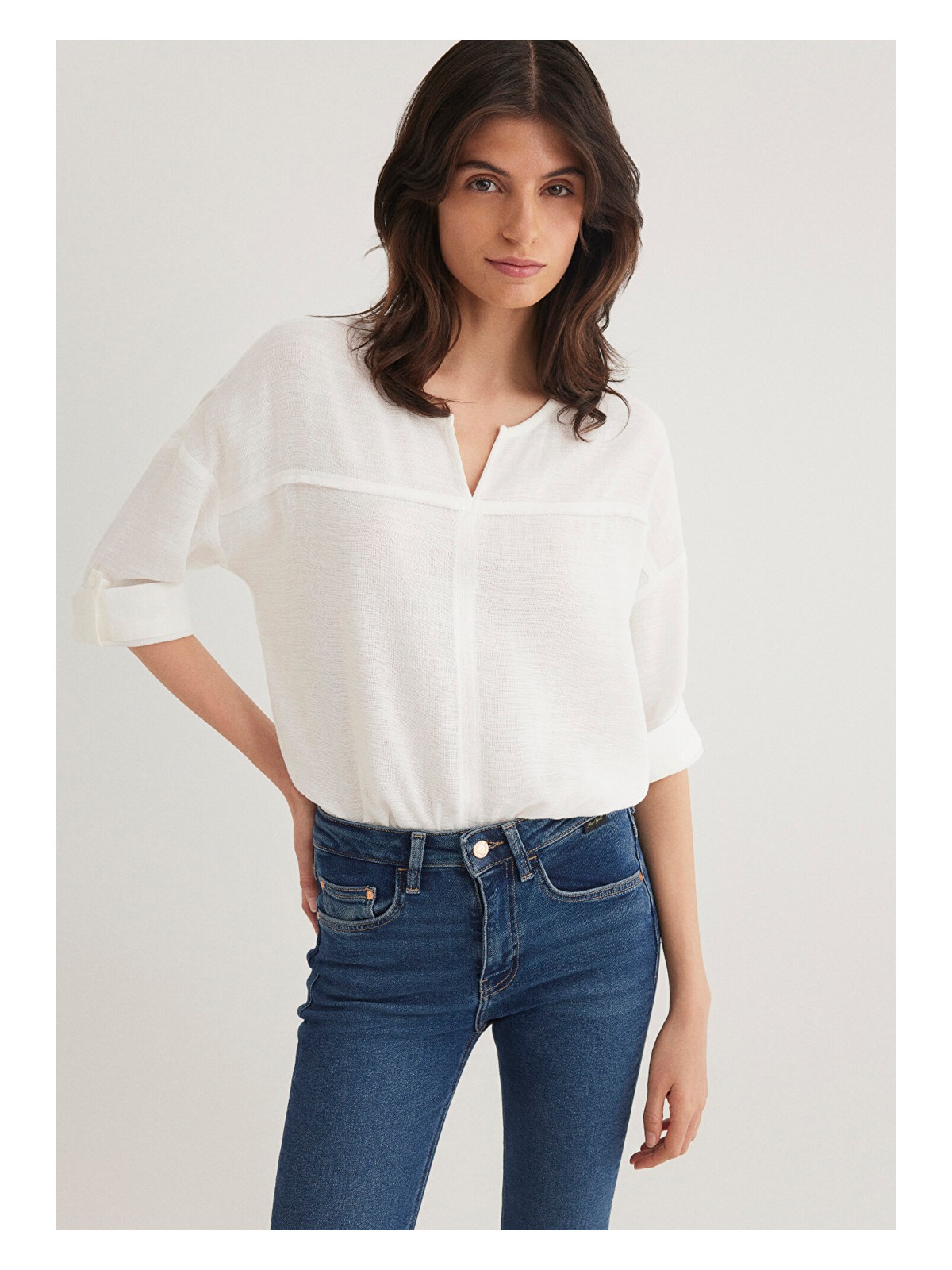 Mavi V Yaka Beyaz Bluz 121357-22937