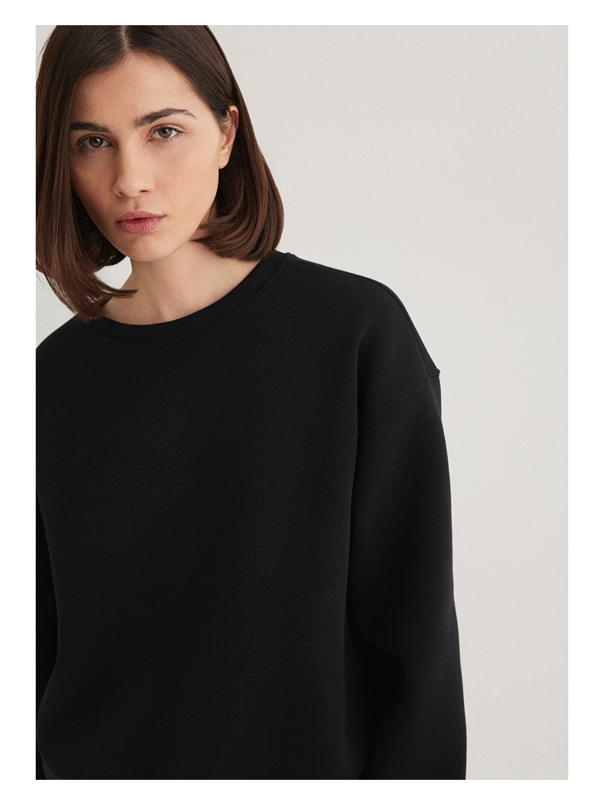 Mavi Bisiklet Yaka Siyah Basic Sweatshirt 1610198-900