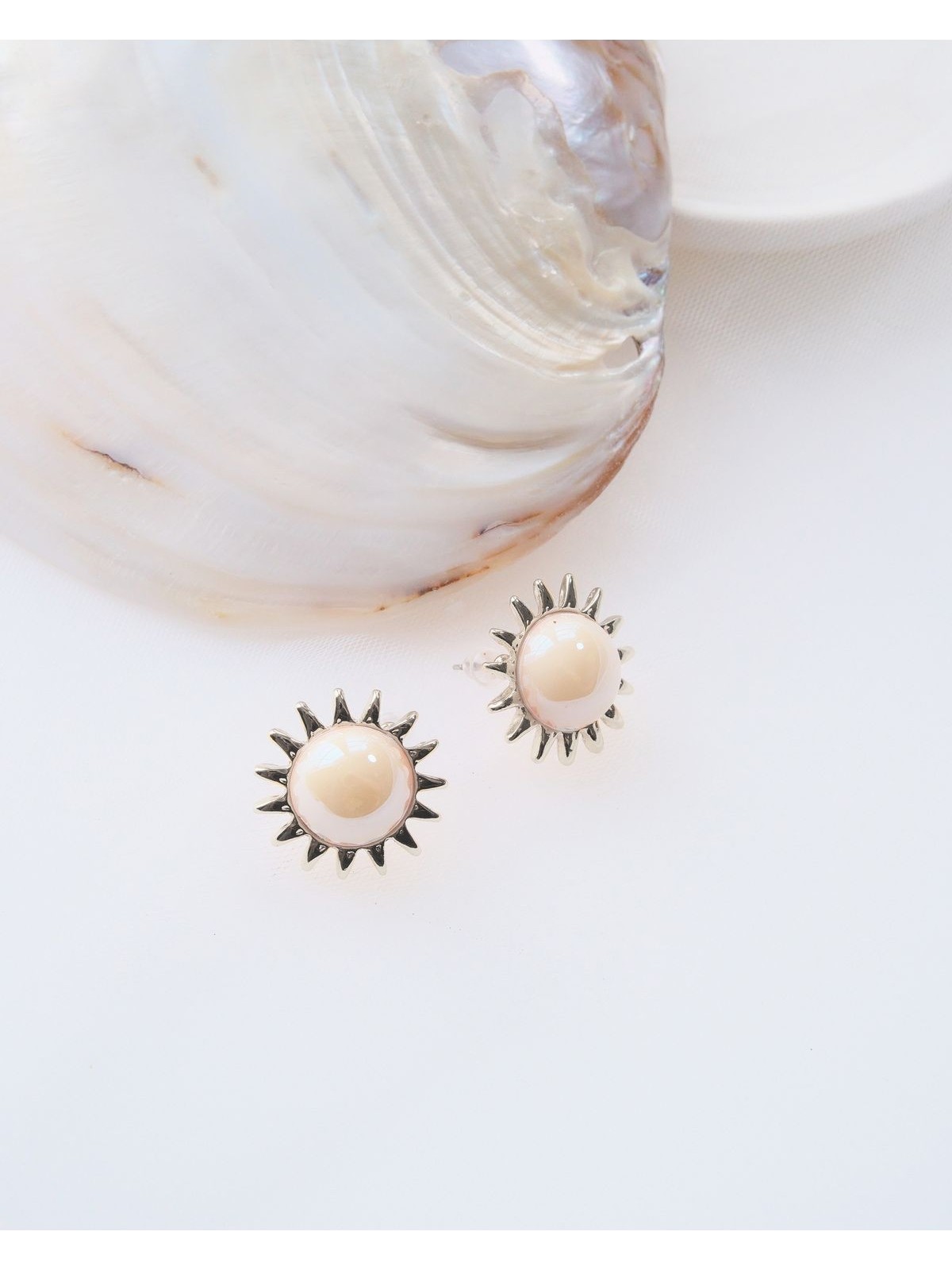 Aurrari Gold Sedef Taşlı Güneş Küpe - Görsel 4