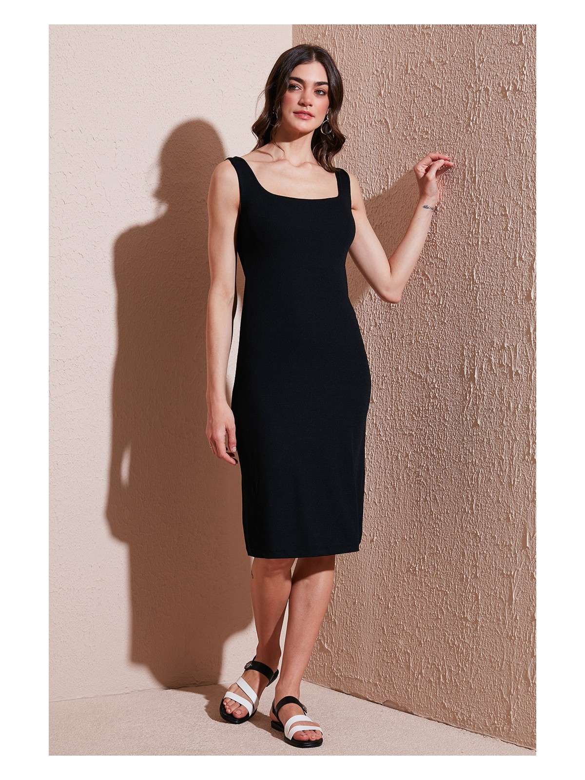 Lela Streç Slim Fit Kare Yaka Kalın Askılı Midi Boy Elbise Bayan Elbise 5866102 - Görsel 2