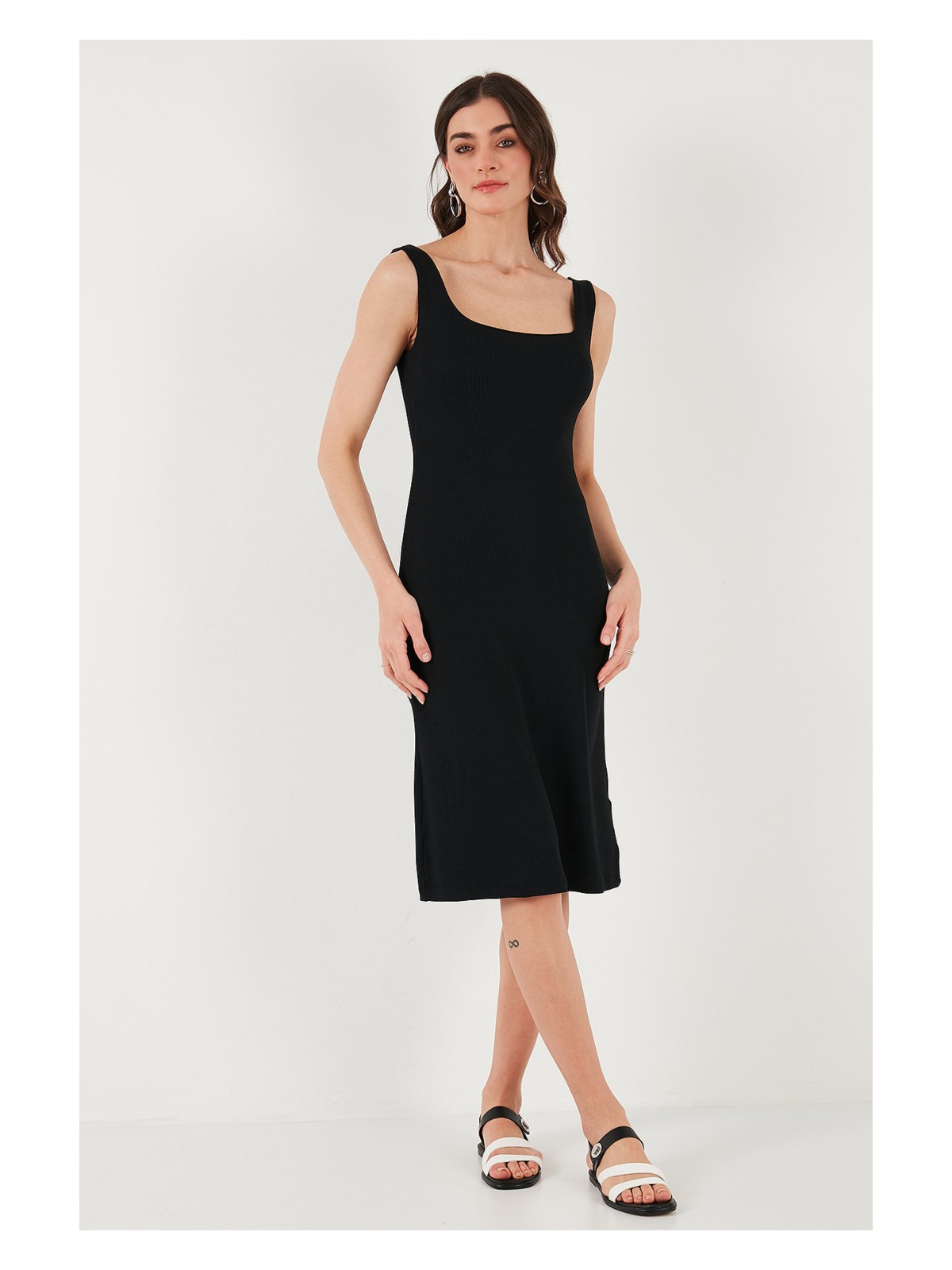 Lela Streç Slim Fit Kare Yaka Kalın Askılı Midi Boy Elbise Bayan Elbise 5866102 - Görsel 4