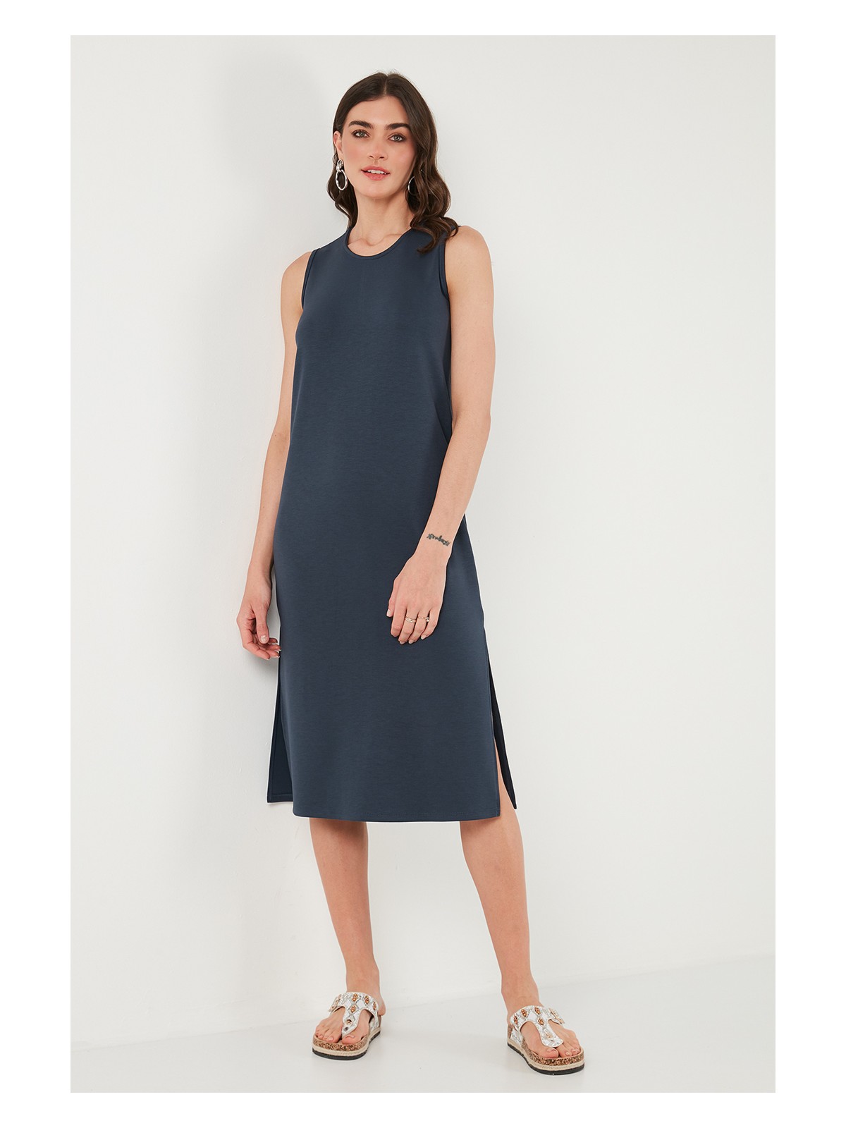 Lela Regular Fit Bisiklet Yaka Yırtmaç Detaylı Basic Midi Elbise Bayan Elbise 5866160 - Görsel 3