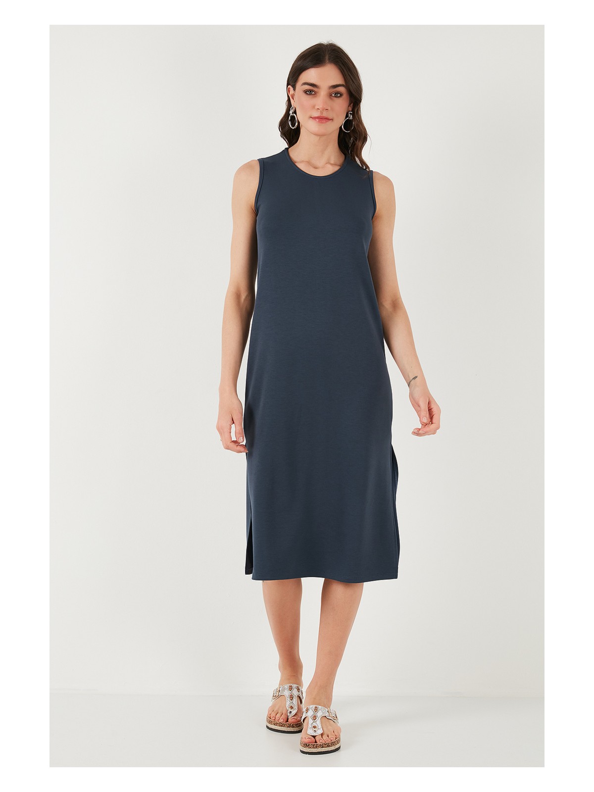 Lela Regular Fit Bisiklet Yaka Yırtmaç Detaylı Basic Midi Elbise Bayan Elbise 5866160 - Görsel 4