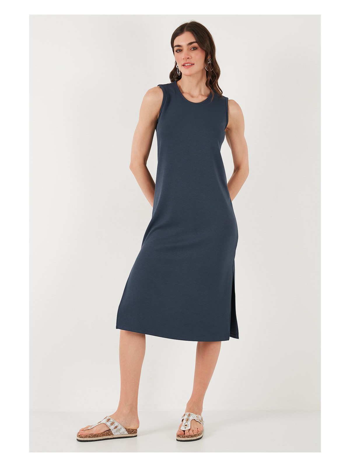 Lela Regular Fit Bisiklet Yaka Yırtmaç Detaylı Basic Midi Elbise Bayan Elbise 5866160 - Görsel 5