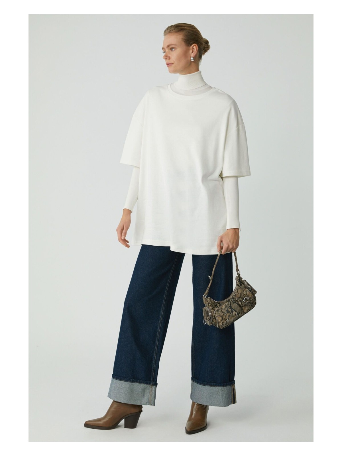 Ethiquet Modest Vıvıan Kadın %100 Organik Pamuklu Oversize Fit Bisiklet Yaka Krem Büyük Beden T-shirt - Görsel 4