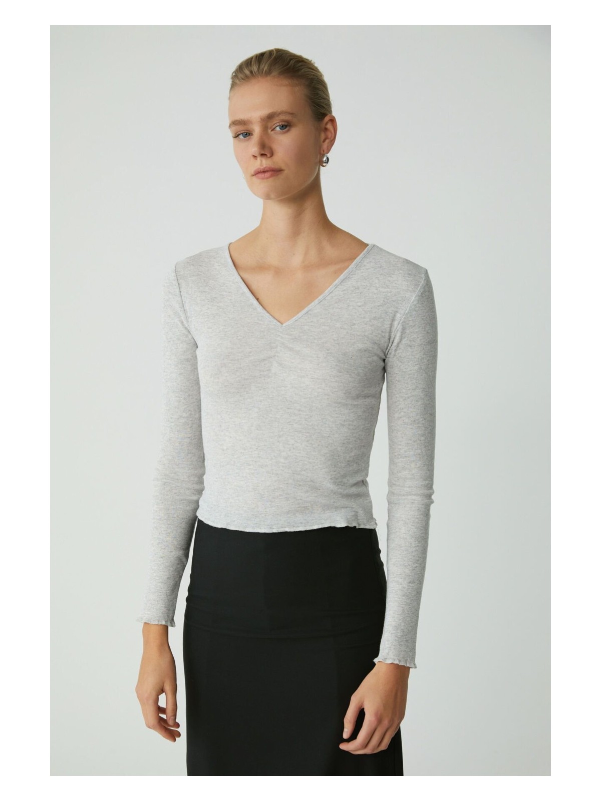 Sonic Gıllıs Kadın Regular Fit Normal Kalıp Pamuklu V Yakalı Uzun Kol Basic Grimelanj Bluz