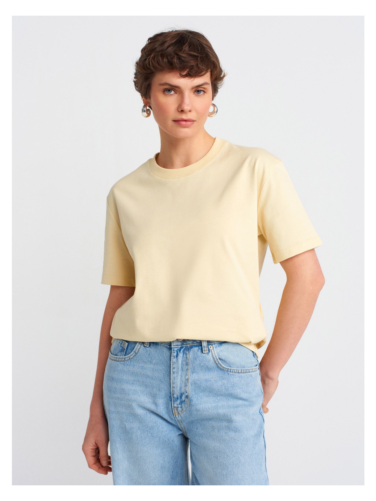 Dilvin Kadın Dekoratif Dikişli Kısa Kol Bisiklet Yaka T-Shirt Ekru Günlük Stil 36 Beden - Görsel 3