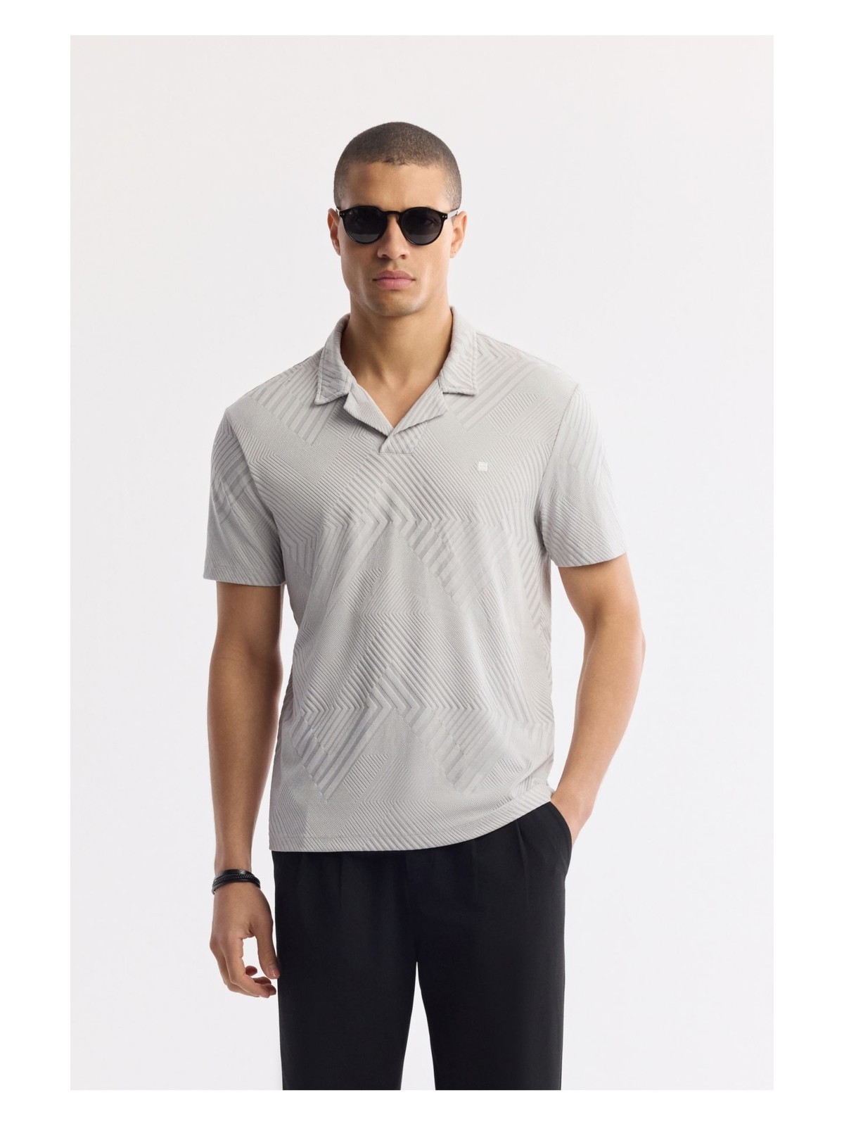 AVVA Erkek Gri Apaj Yaka Çizgili Jakarlı Elastan Regular Fit T-Shirt A51Y1145