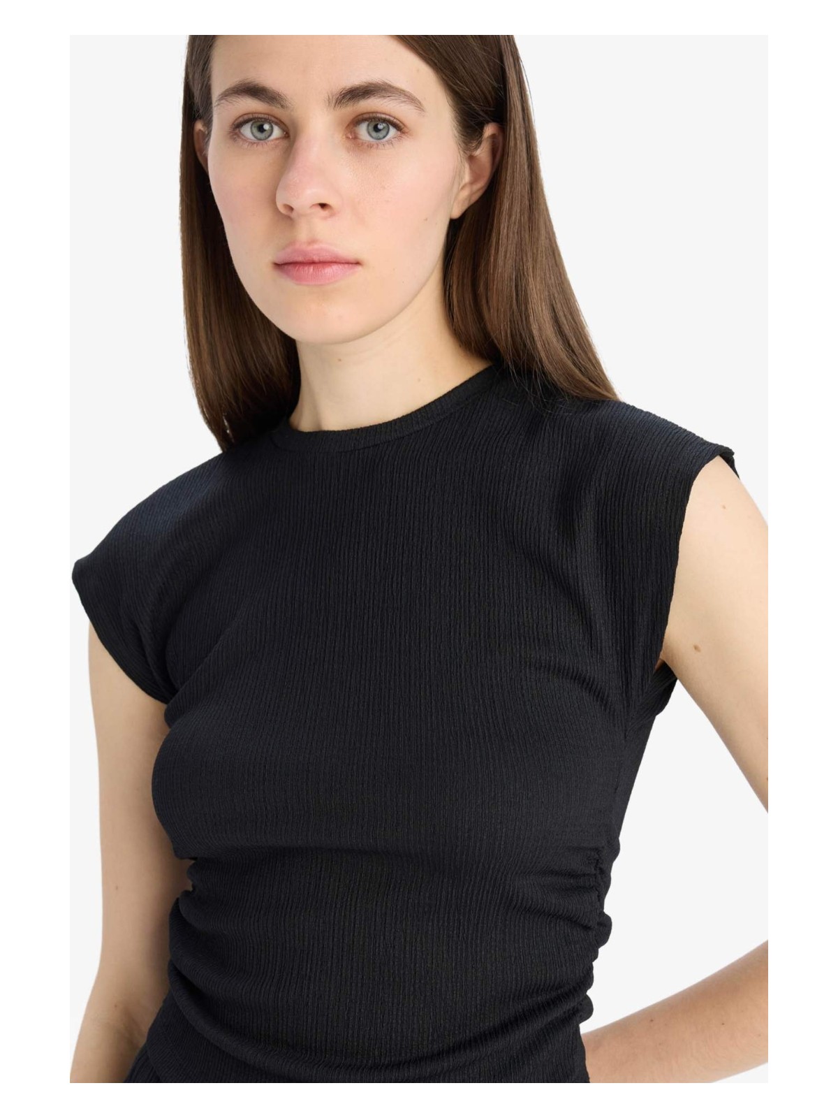 DeFacto Slim Fit Dar Kesim Bisiklet Yaka Basic Düz Bürümcük Kısa Kollu Tişört E3398AX25SP