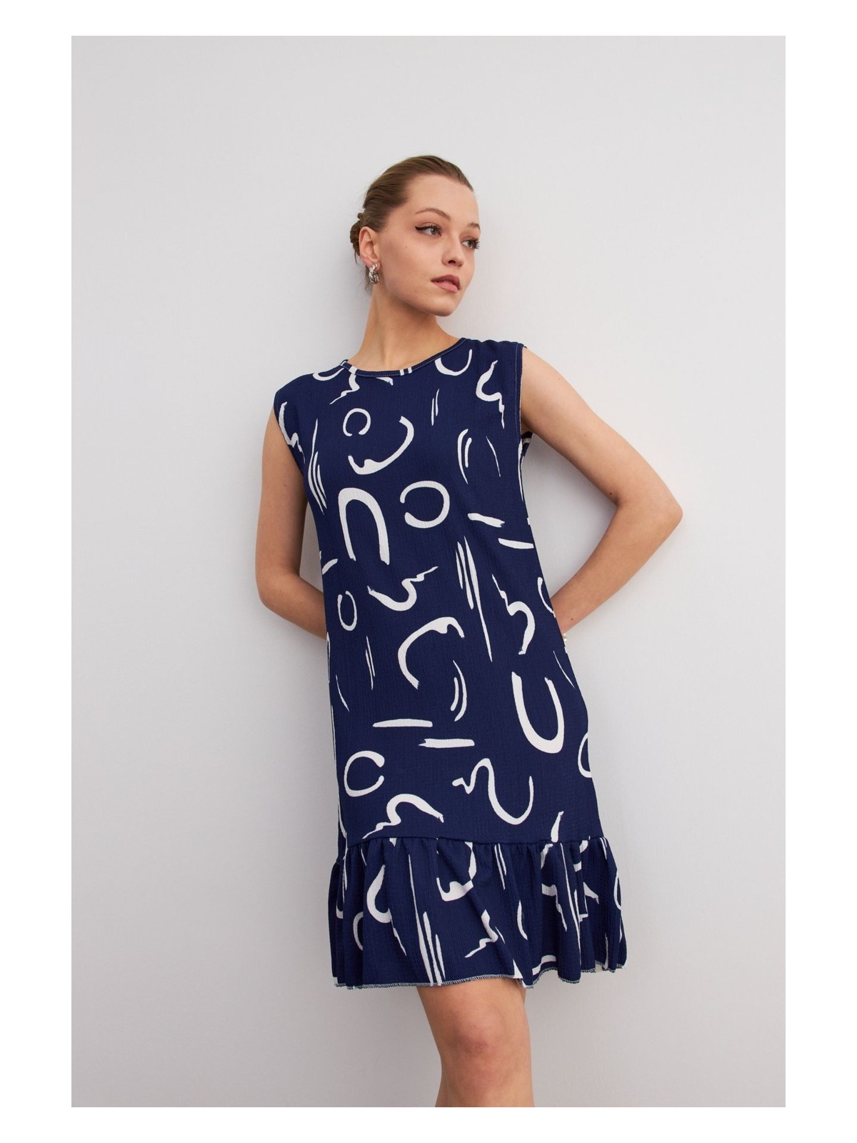 Trendseninle Kadın Lacivert Desenli Kolsuz Mini Krinkıl Elbise