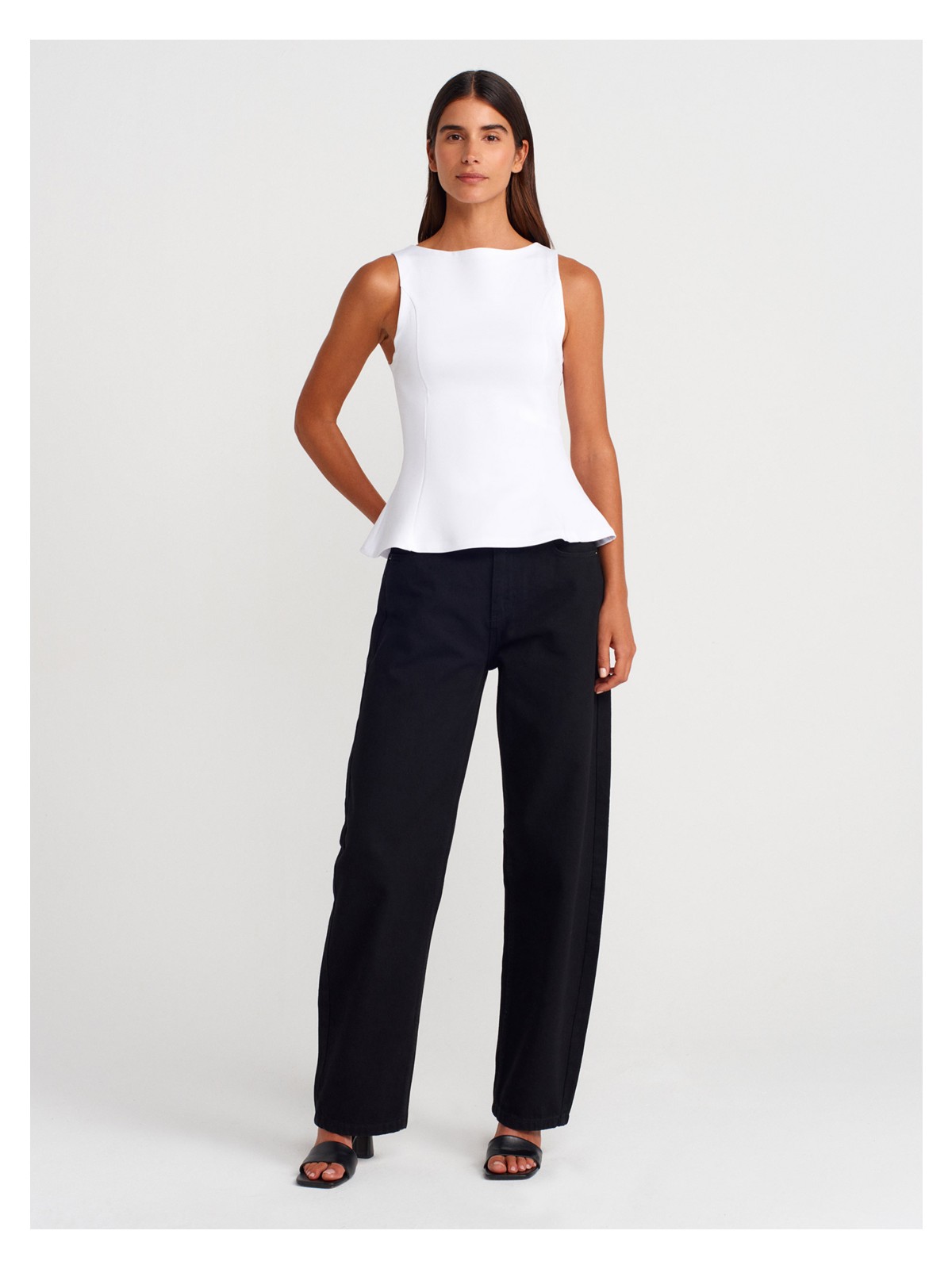 Dilvin 21001 Kayık Yaka Peplum Top Beyaz Kadın Kolsuz Günlük Üst %80 Pamuk %15 Polyester %5 Elastan - Görsel 4