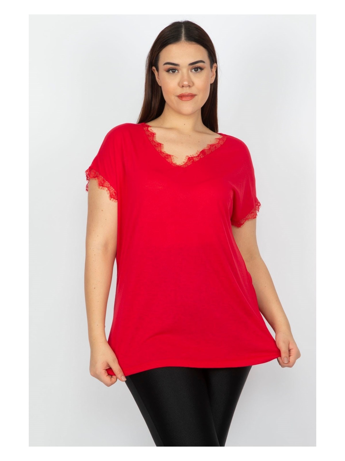 Şans Kadın Viskon Bluz 65N13235 Kırmızı Renk ve Dantel Detaylarıyla Özel Tasarım