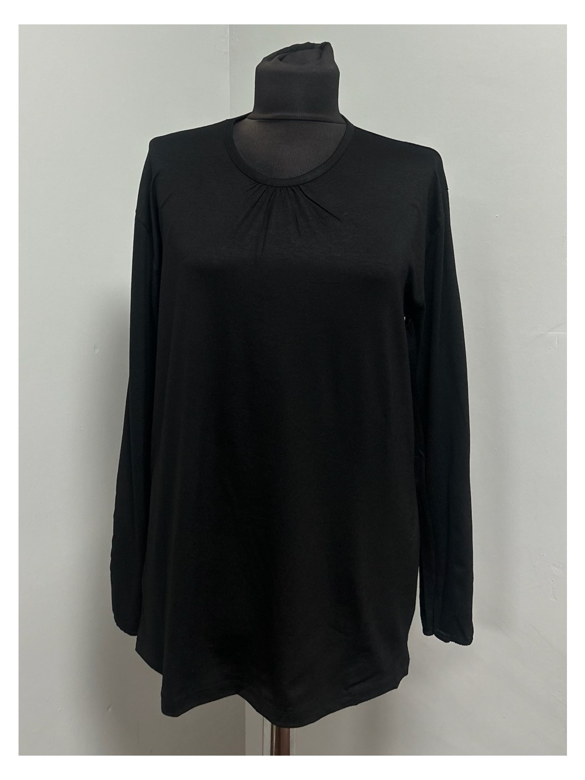 Özdev Kadın Rikralı Anne Penye Orta Yaş ve Üzeri Kolu Nakışlı Lastikli Büzgülü Yaka Bluz