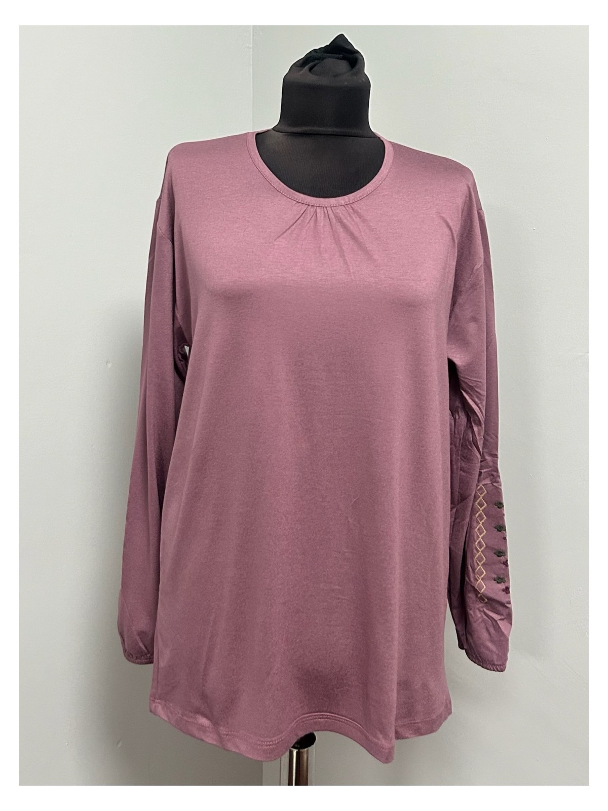 Özdev Kadın Rikralı Anne Penye Orta Yaş ve Üzeri Kolu Nakışlı Lastikli Büzgülü Yaka Bluz - Görsel 4