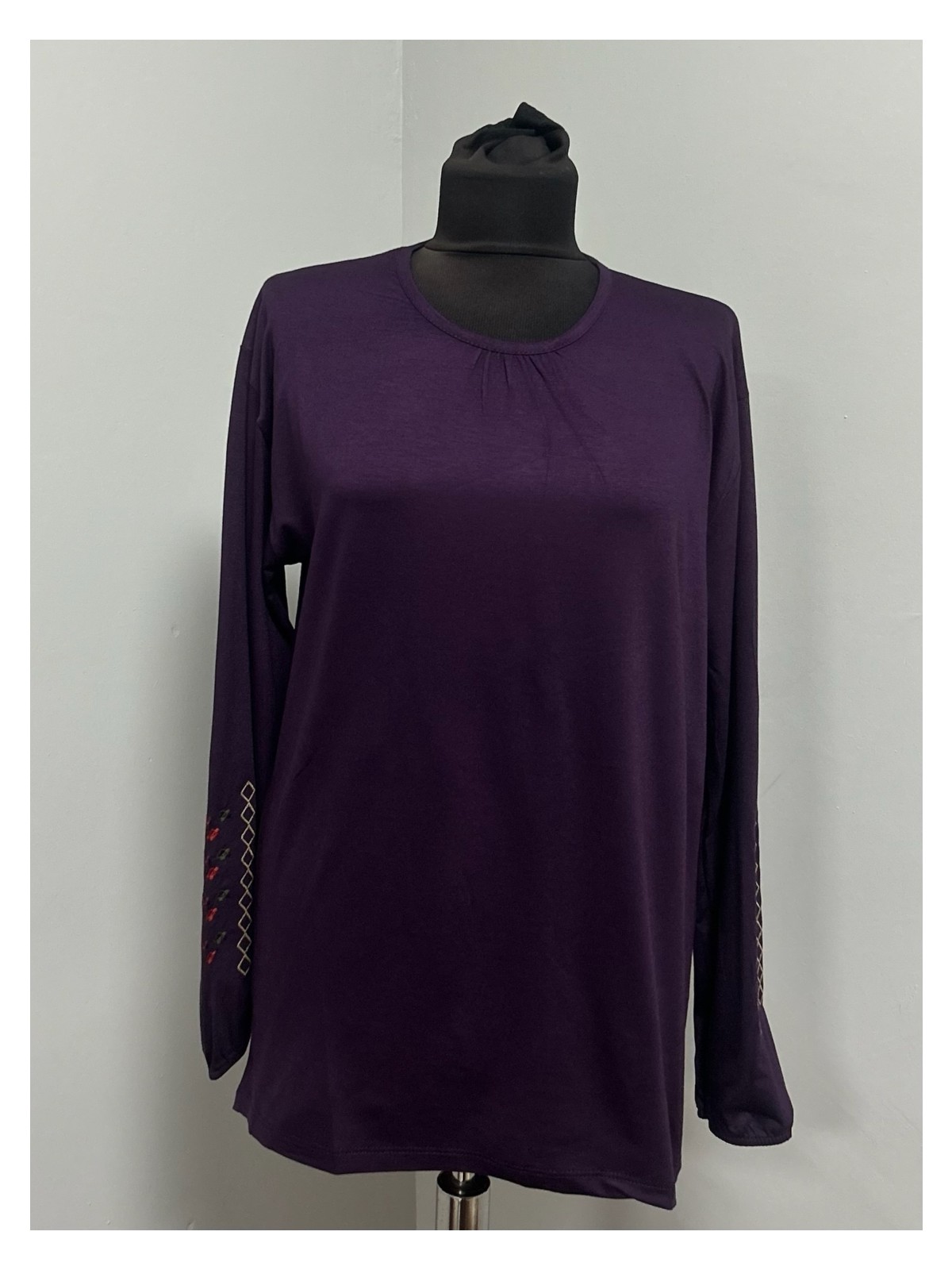 Özdev Kadın Rikralı Anne Penye Orta Yaş ve Üzeri Kolu Nakışlı Lastikli Büzgülü Yaka Bluz