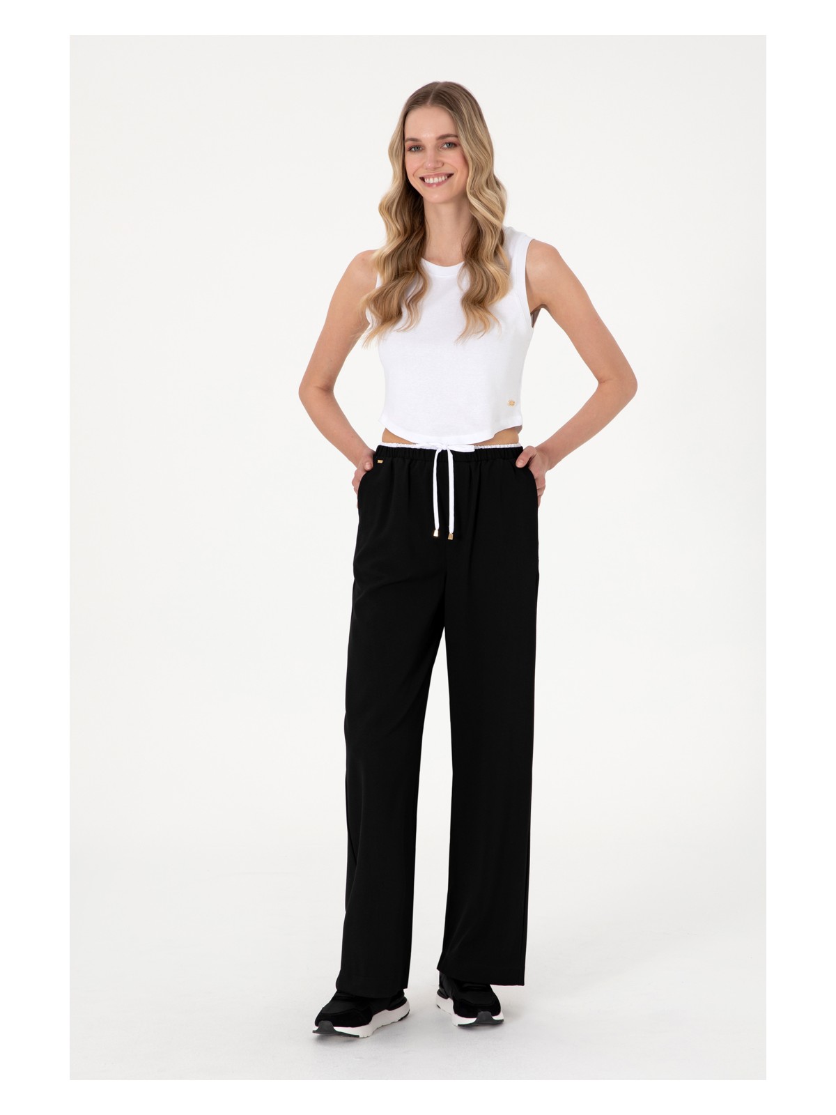 U.S. Polo Assn. Kadın Siyah Bel Detaylı Loose Fit Kanvas Pantolon 50309118-VR046