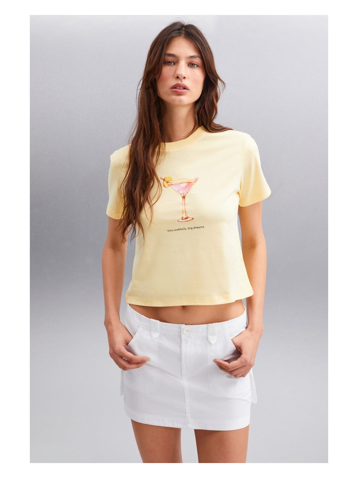 Grimelange Ivonne Kadın Cocktail Baskı Desenli Kısa Kollu Organik Pamuklu Bisiklet Yaka Crop Beyaz T-shirt - Görsel 3