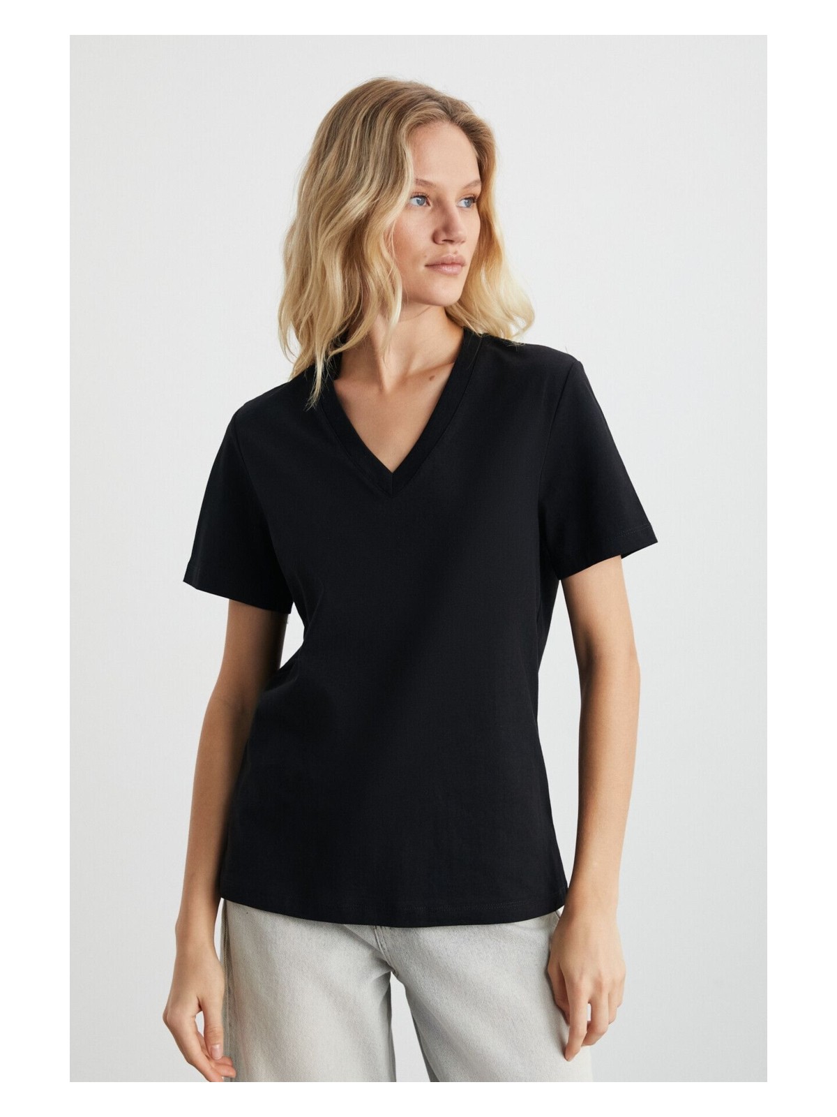 Grimelange ALINE Kadın %100 organik Pamuk Derin V Yakalı Comfort Fit Beyaz T-Shirt - Görsel 4