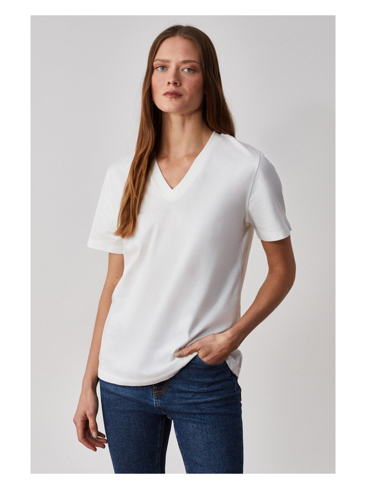 Grimelange ALINE Kadın %100 organik Pamuk Derin V Yakalı Comfort Fit Beyaz T-Shirt