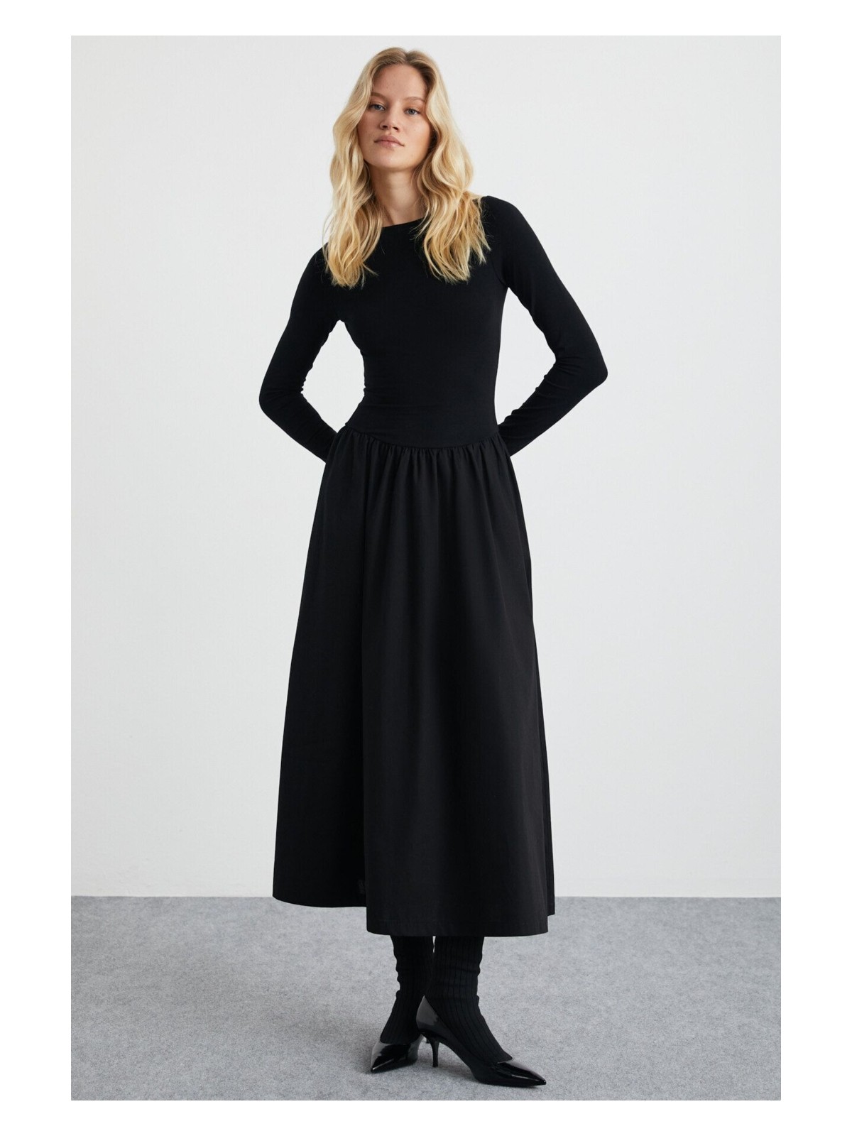 Grimelange Pani Kadın Maxi Boy Etek Kısmı Dokuma Poplin Kloş Üst Kısmı Esnek Viskon Elastan Şık Siyah Elbise