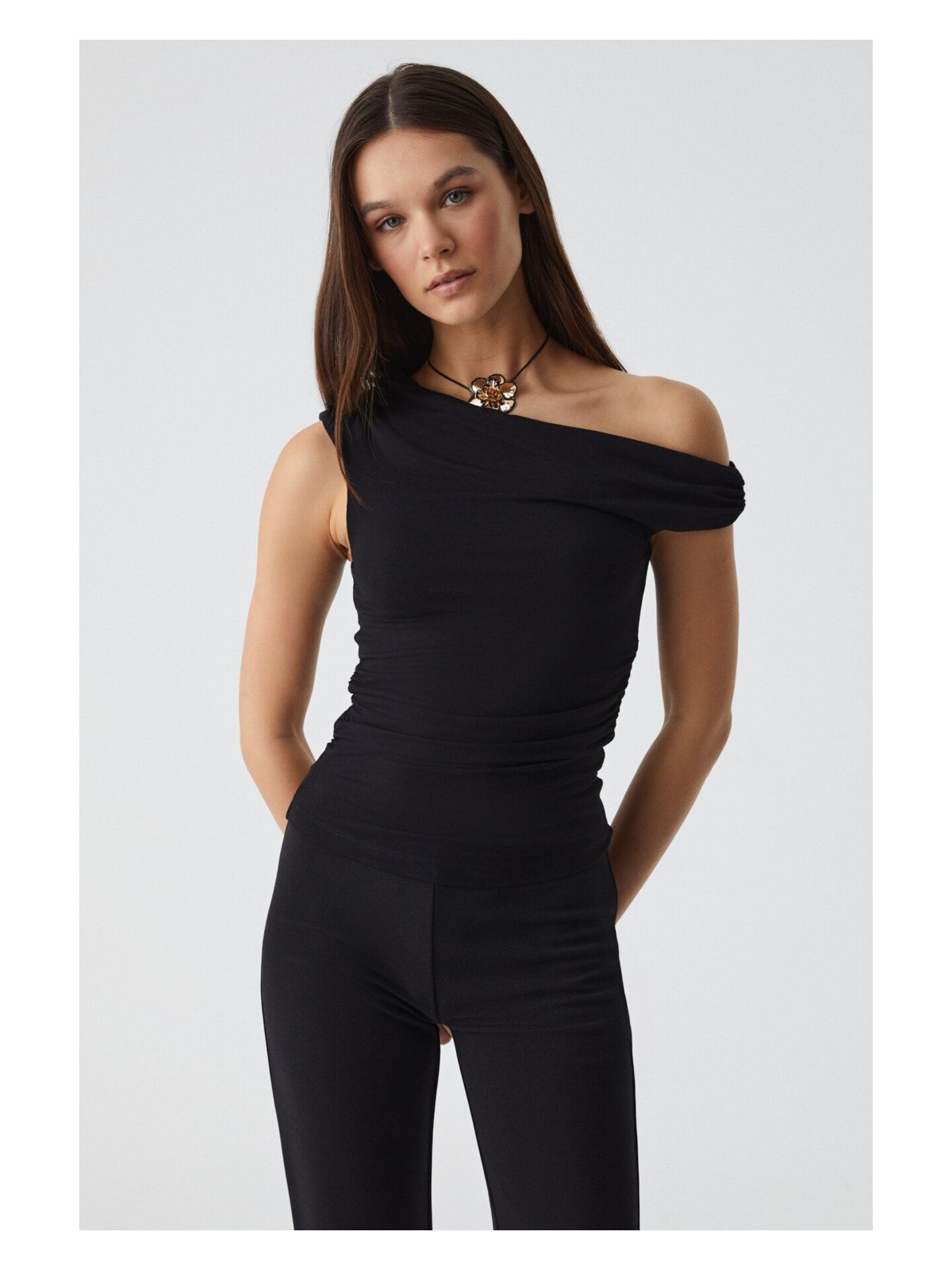 Grimelange STONEAK Kadın Asimetrik Yaka Slim Süprem Büzgü Detay Siyah Bluz