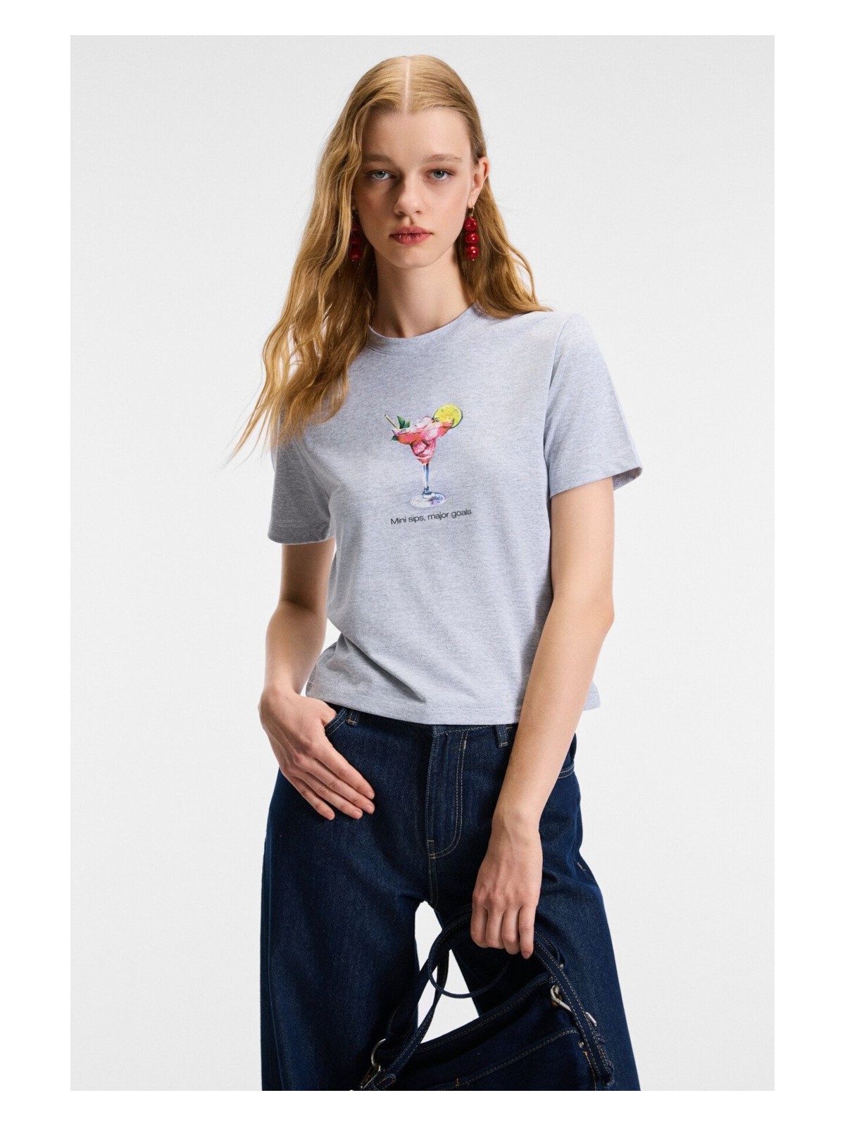 Grimelange Ivonne Kadın Cocktail Baskı Desenli Kısa Kollu Organik Pamuklu Bisiklet Yaka Crop Beyaz T-shirt - Görsel 6