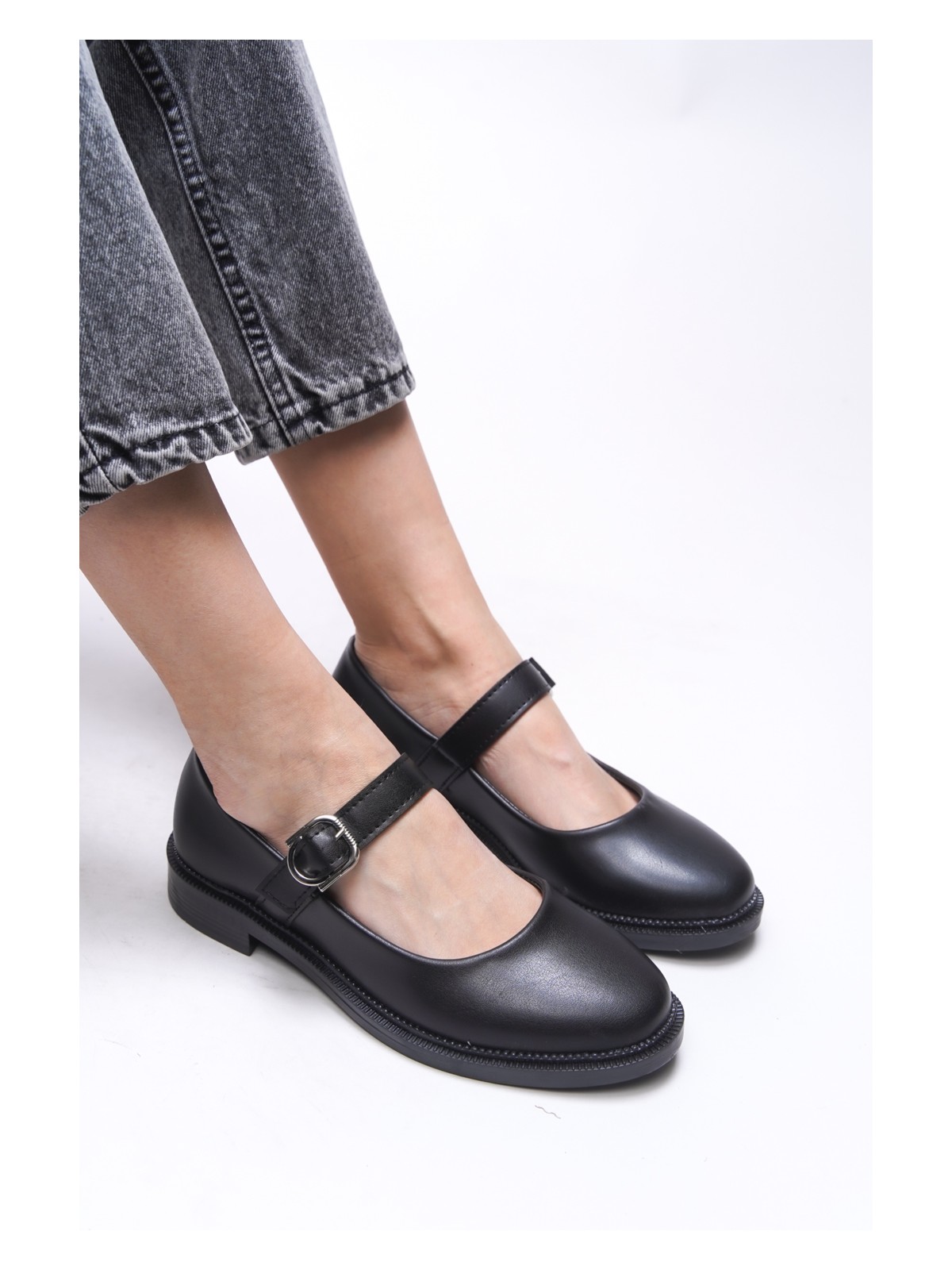 Riccon Kadın Siyah Suni Deri Tokalı Babet – Düz Tabanlı, Rahat ve Günlük Kullanıma Uygun Şık Ayakkabı