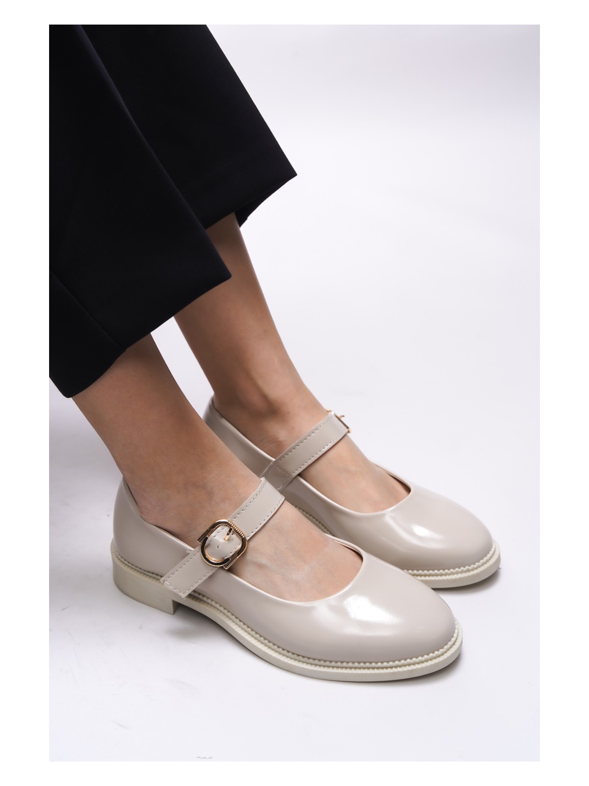 Riccon Saelheira Kadın Rugan Babet – Düz Taban, Ayarlanabilir Tokalı, Günlük Kullanıma Uygun Rahat ve Şık Model