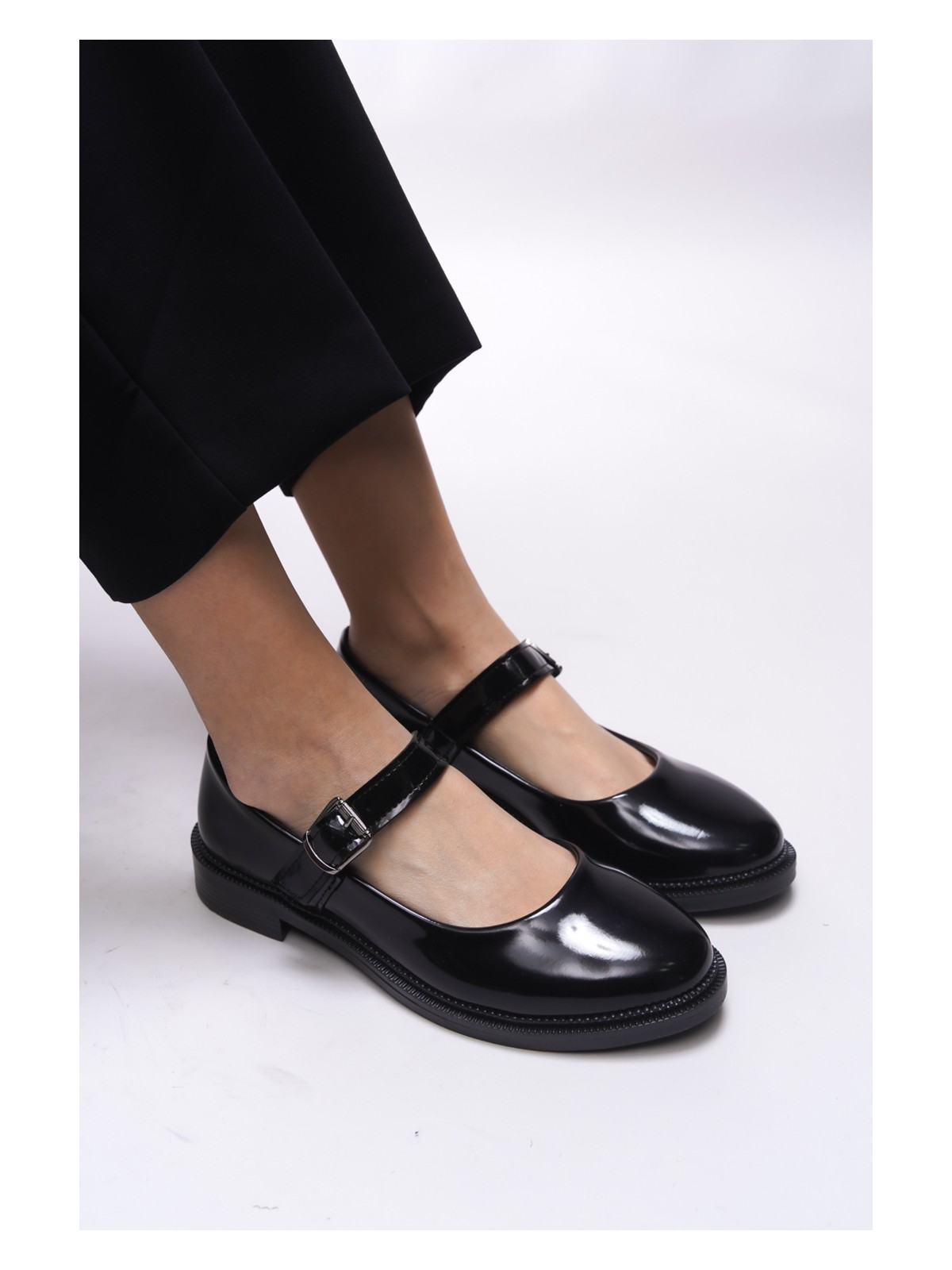 Riccon Kadın Siyah Suni Deri Tokalı Babet – Düz Tabanlı, Rahat ve Günlük Kullanıma Uygun Şık Ayakkabı - Görsel 6