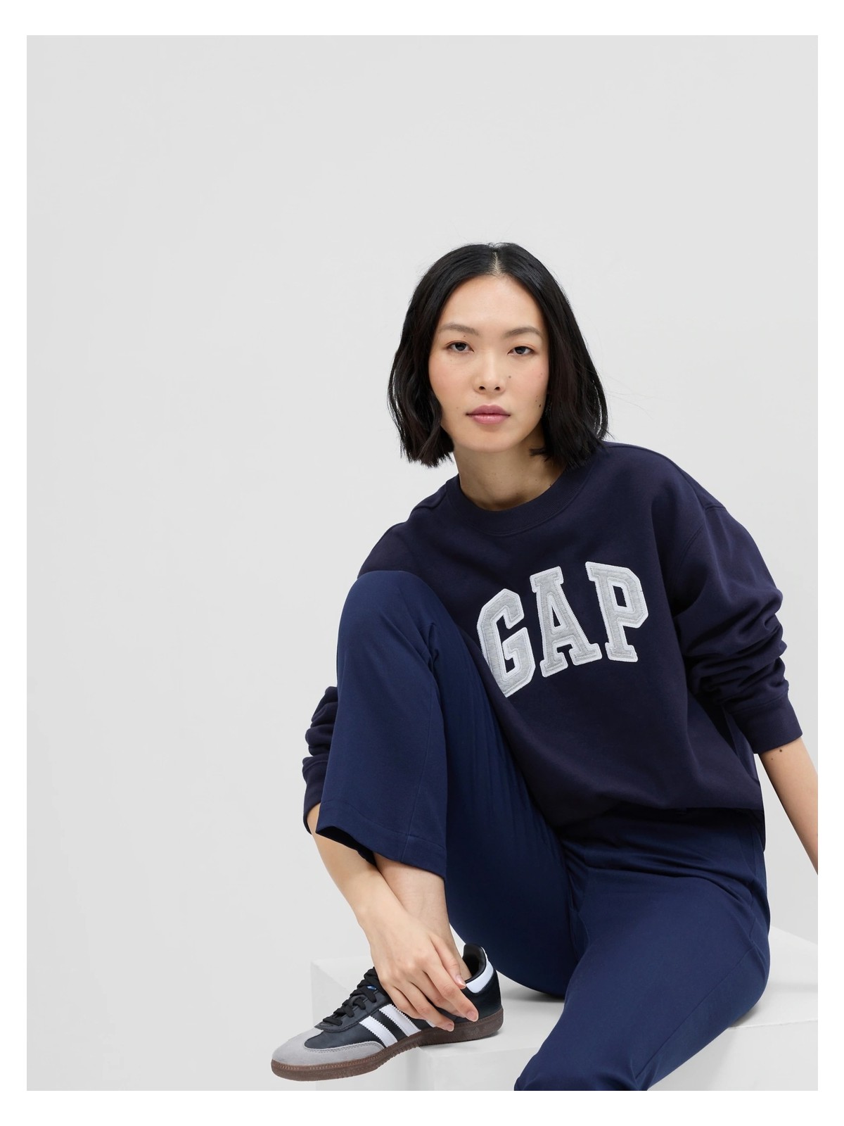Gap Kadın Açık Gri Gap Logo Bisiklet Yaka Fleece Sweatshirt - Görsel 5
