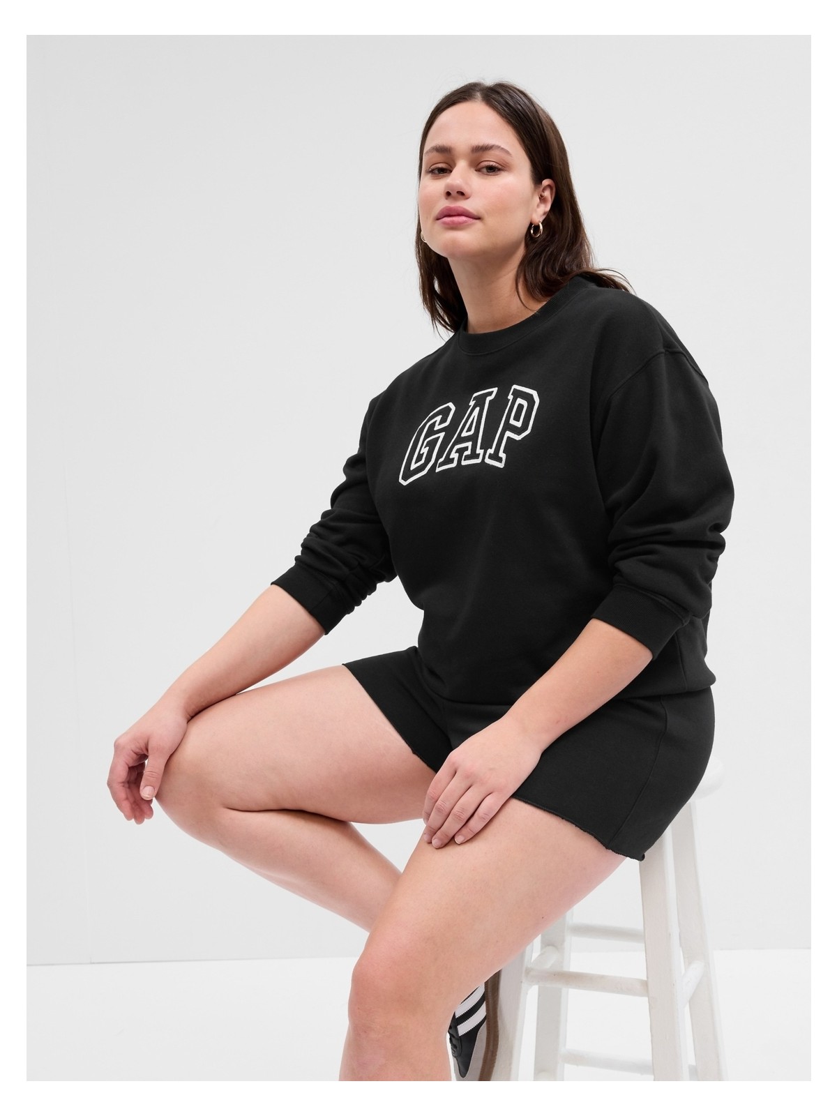 Gap Kadın Açık Gri Gap Logo Bisiklet Yaka Fleece Sweatshirt - Görsel 3