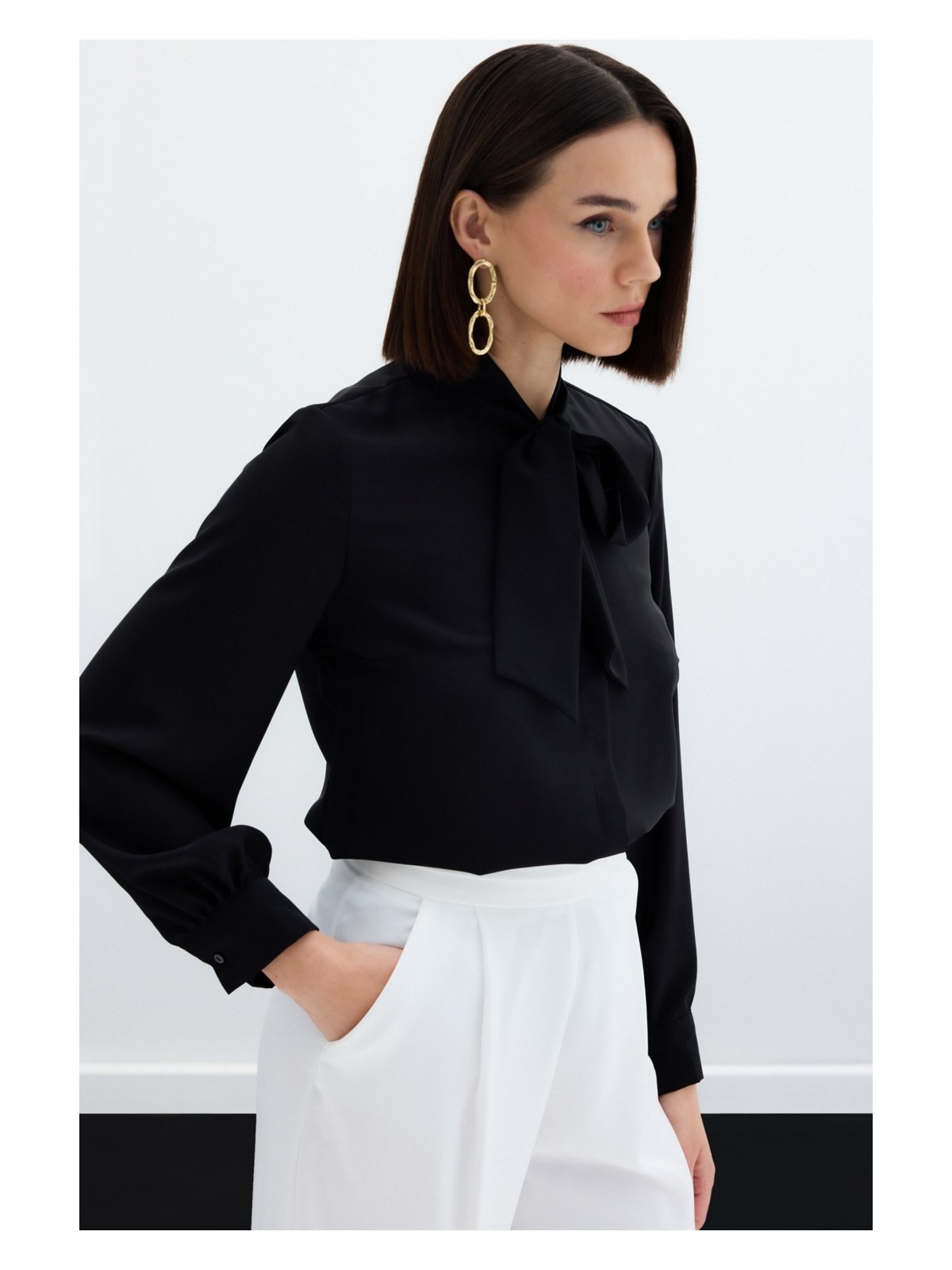 Sateen Yakası Bağlamalı Düz Gömlek - Siyah