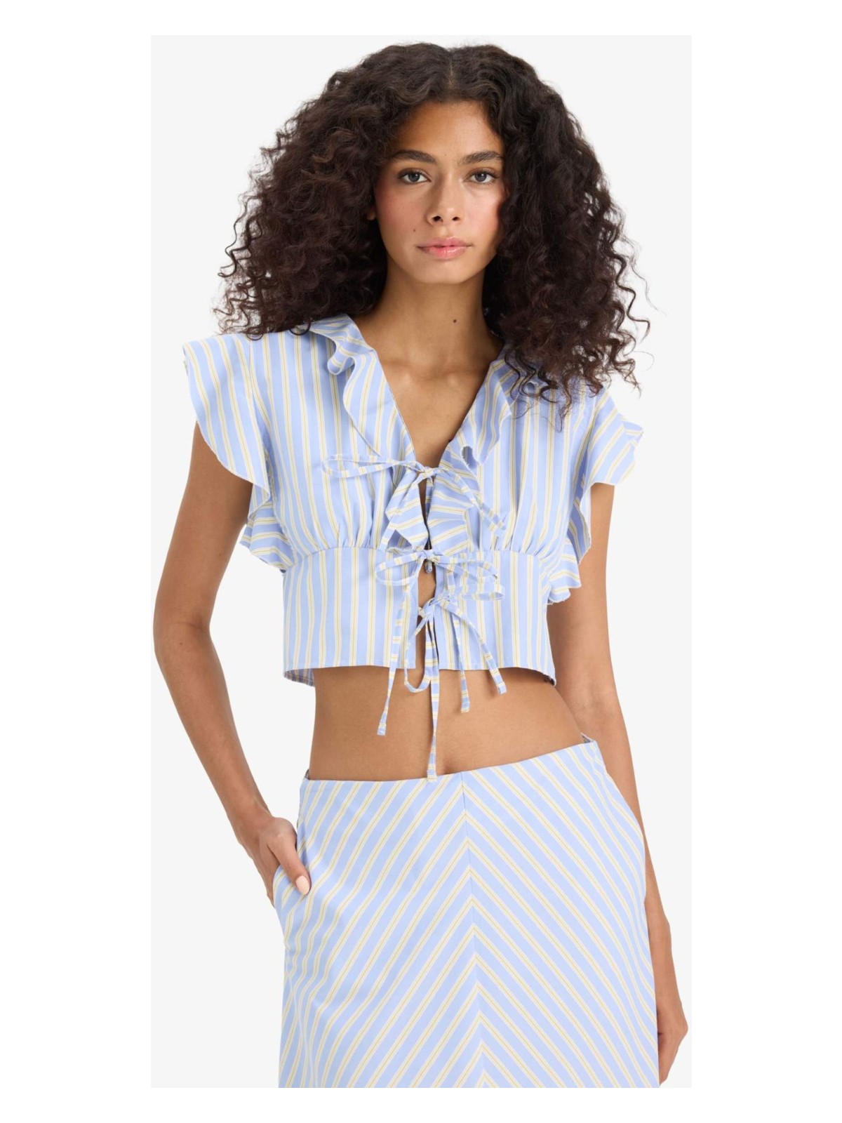 DeFacto Slim Fit Dar Kesim V Yaka Çizgili Önden Bağlamalı Poplin Kolsuz Bluz F6058AX25SM - Görsel 3