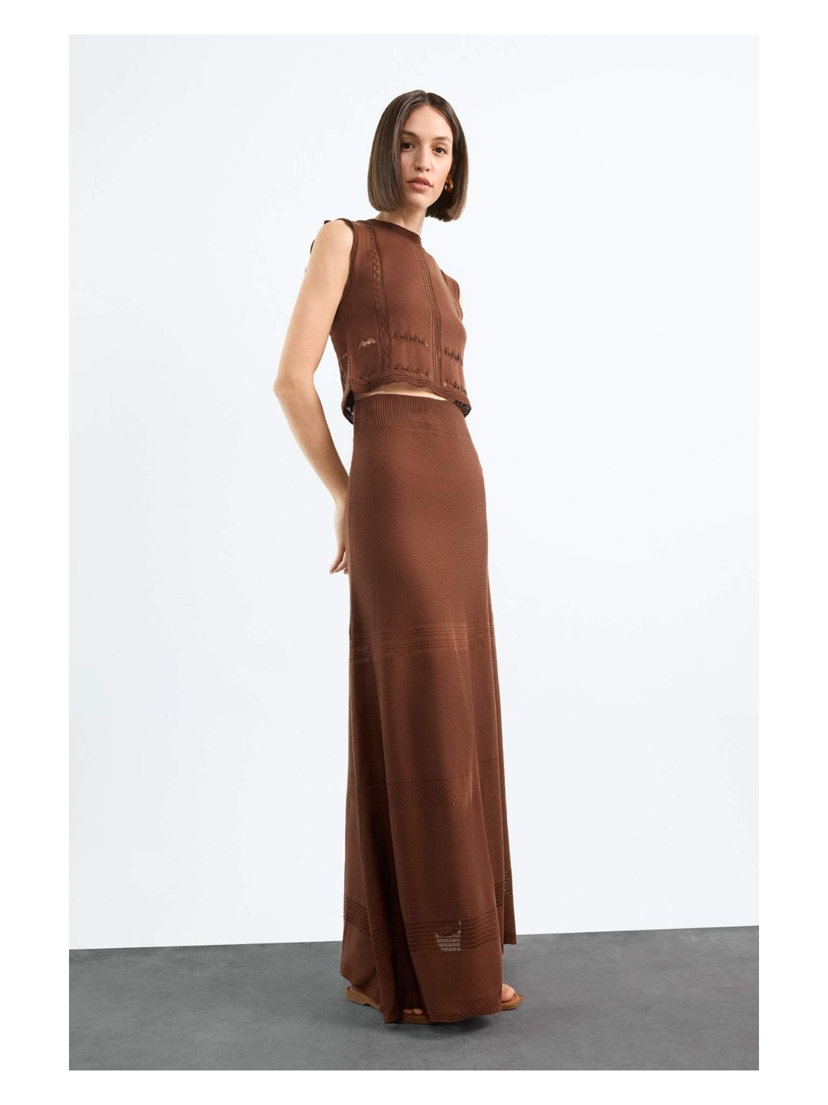 DeFacto 2'li Kroşe Triko Takım Bisiklet Yaka Kolsuz Bluz Beli Lastikli Maxi Etek F7466AX25HS - Görsel 4