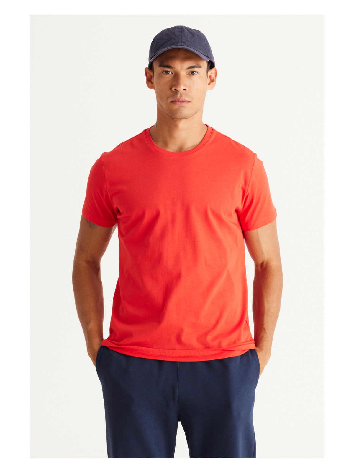 Altınyıldız Classics Erkek Kırmızı %100 Pamuk Slim Fit Dar Kesim Bisiklet Yaka Tişört