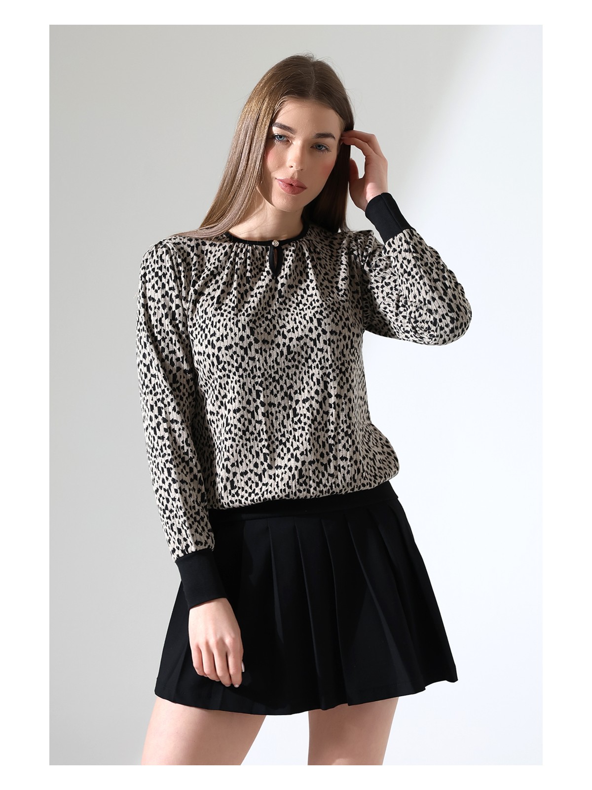 Şiir Harare Kadın Siyah Büzgülü Damla Yaka Düğmeli Örme Jakar Esnek Penye Uzun Kol Bluz & Tesettür Bluz - Görsel 5