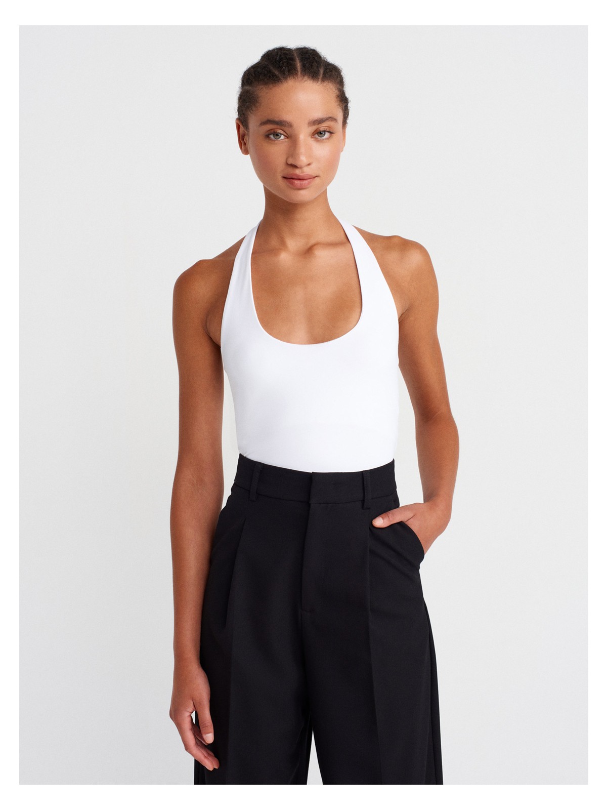 Dilvin 31753 Halter Yaka Kadın Bluz Beyaz %93 Naylon %7 Elastan Kolsuz Günlük Stil - Görsel 3